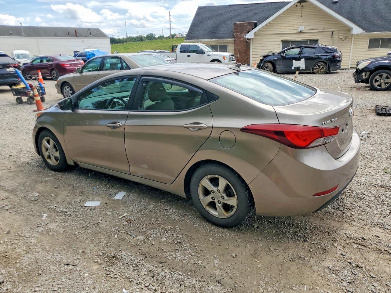 2014 Hyundai Elantra Se Brown vin: 5NPDH4AEXEH512578