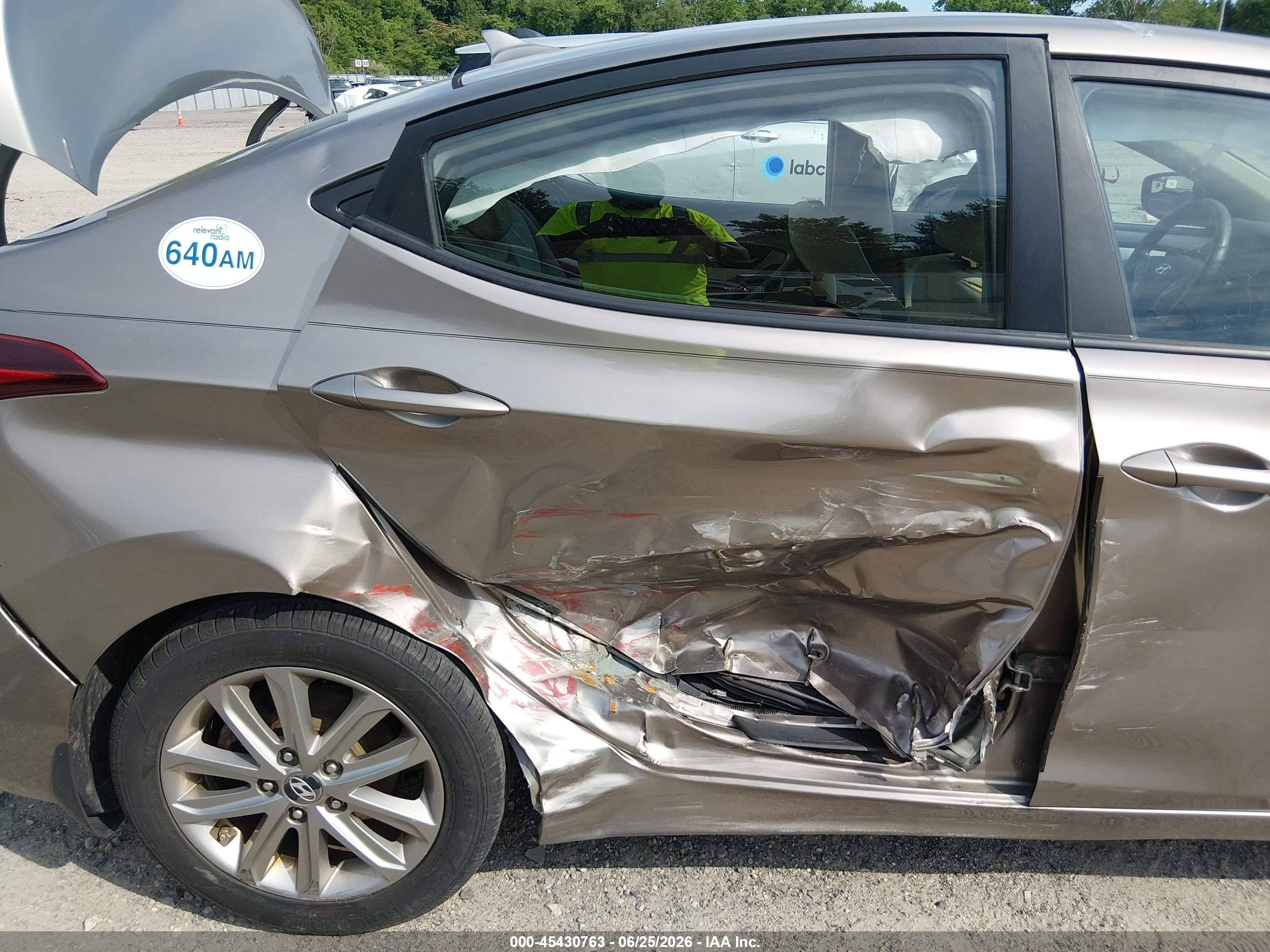 2014 Hyundai Elantra Se Brown vin: 5NPDH4AEXEH515707