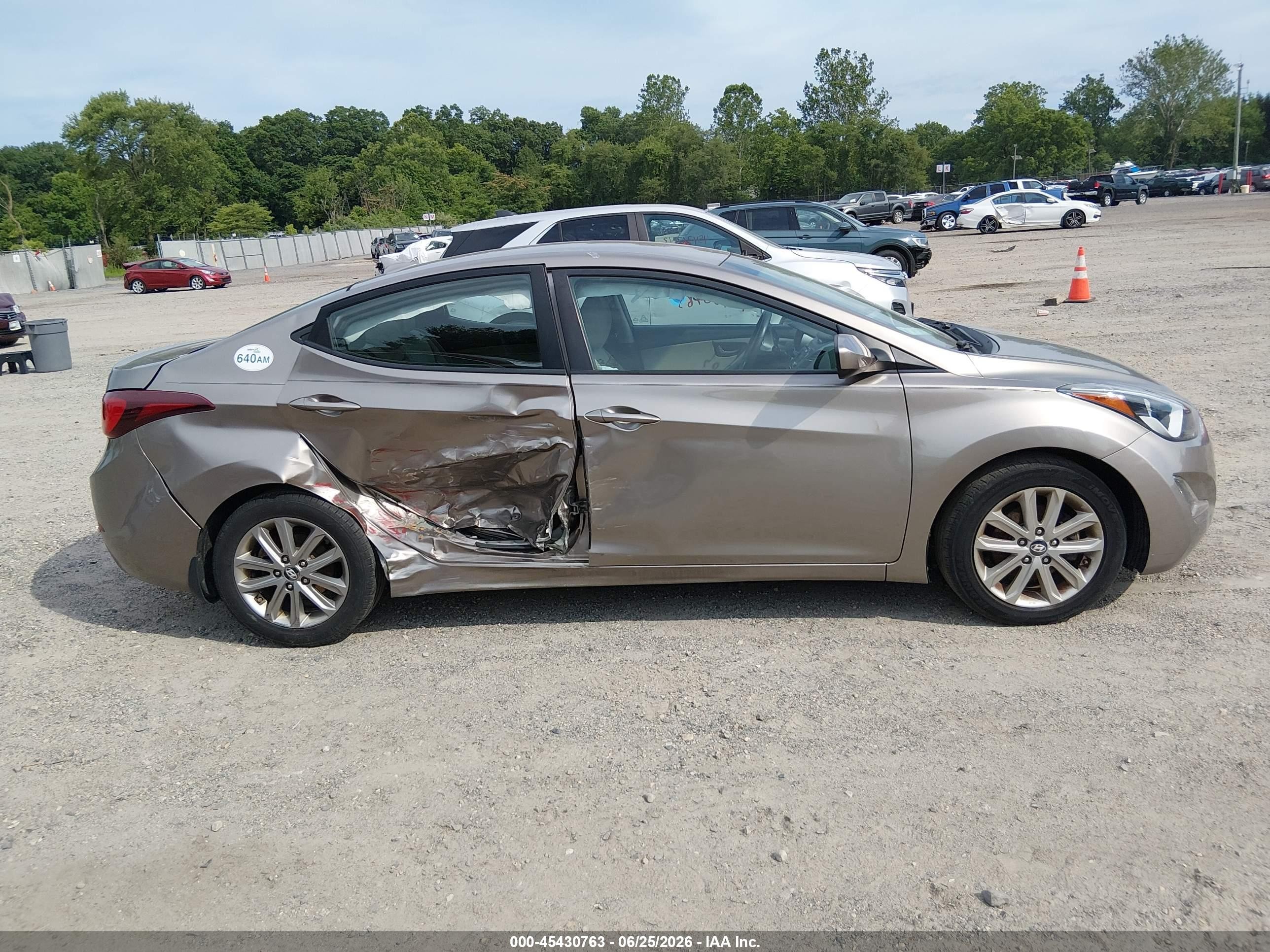 2014 Hyundai Elantra Se Brown vin: 5NPDH4AEXEH515707
