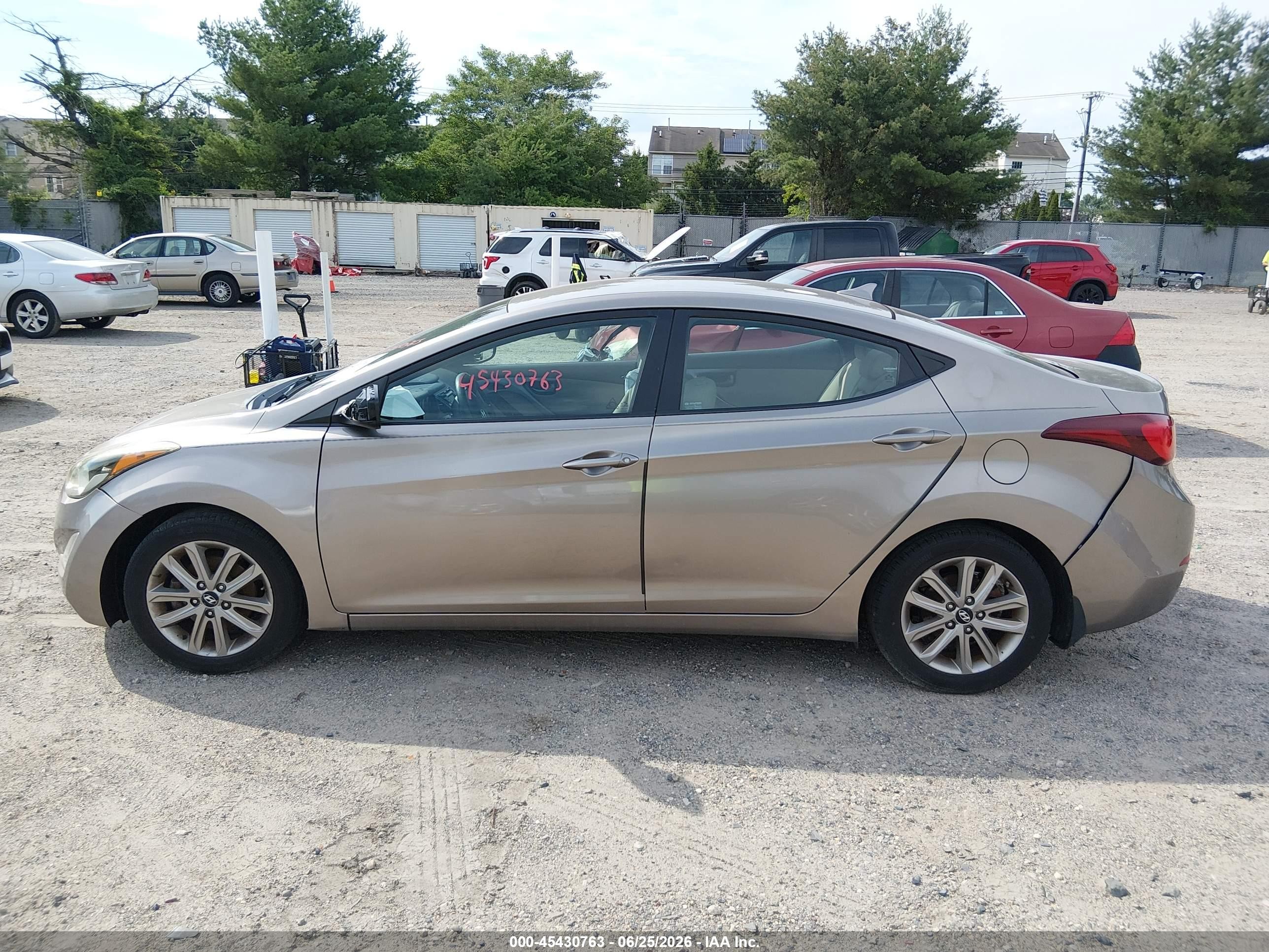 2014 Hyundai Elantra Se Brown vin: 5NPDH4AEXEH515707