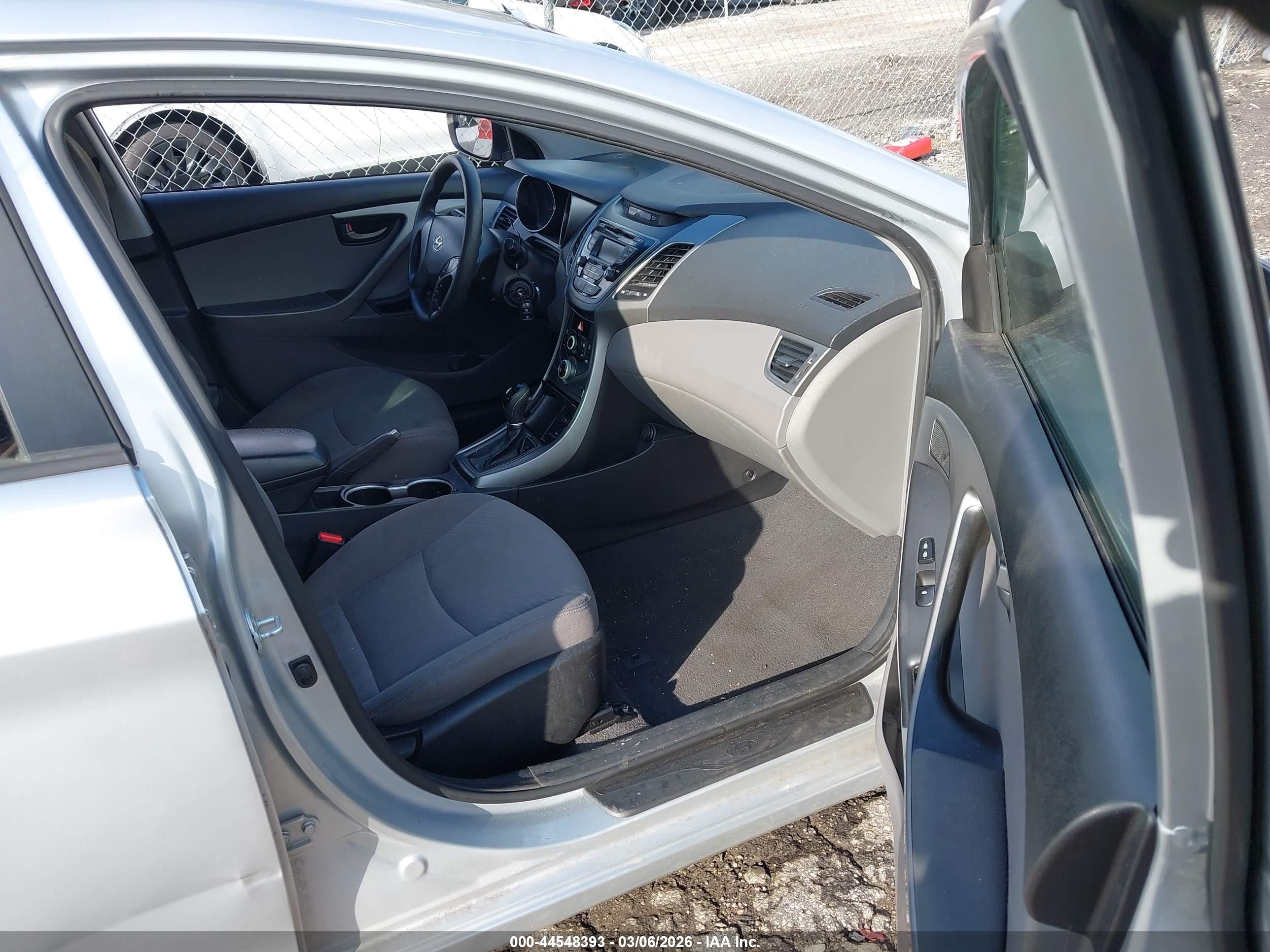 2014 Hyundai Elantra Se Silver vin: 5NPDH4AEXEH516792