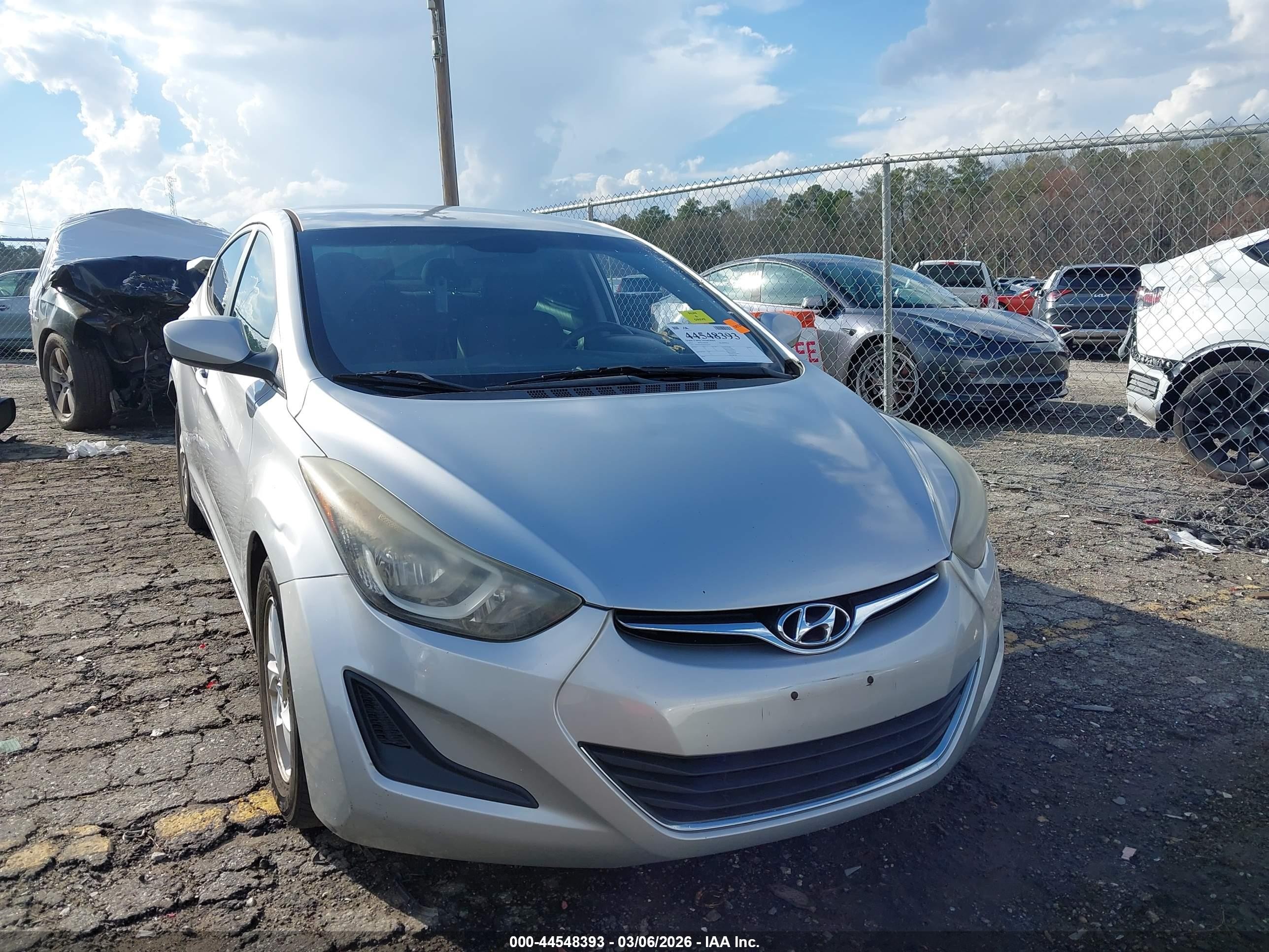 2014 Hyundai Elantra Se Silver vin: 5NPDH4AEXEH516792
