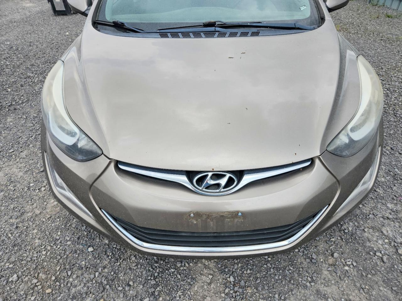 2014 Hyundai Elantra Se Brown vin: 5NPDH4AEXEH538680