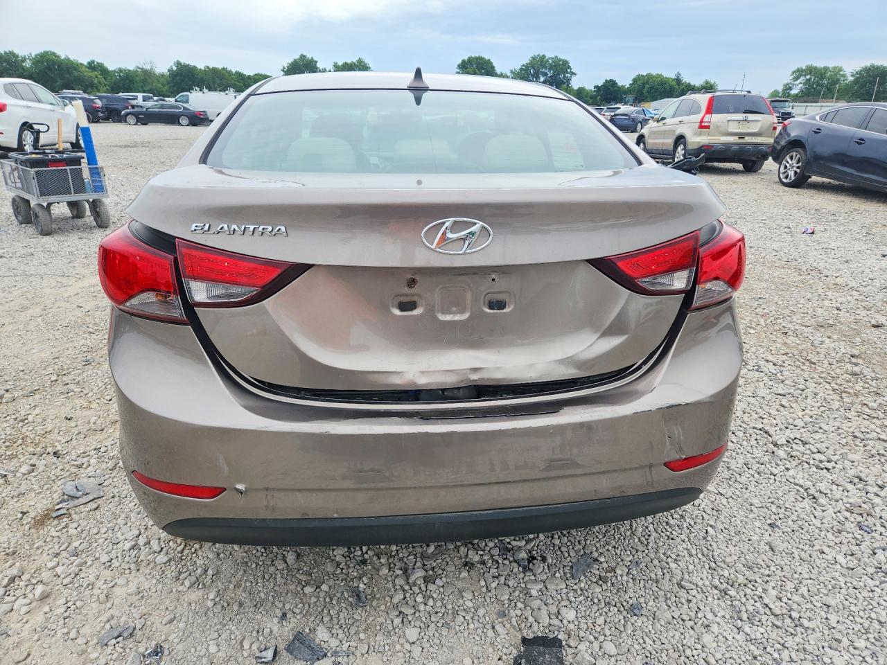 2015 Hyundai Elantra Se Brown vin: 5NPDH4AEXFH583832