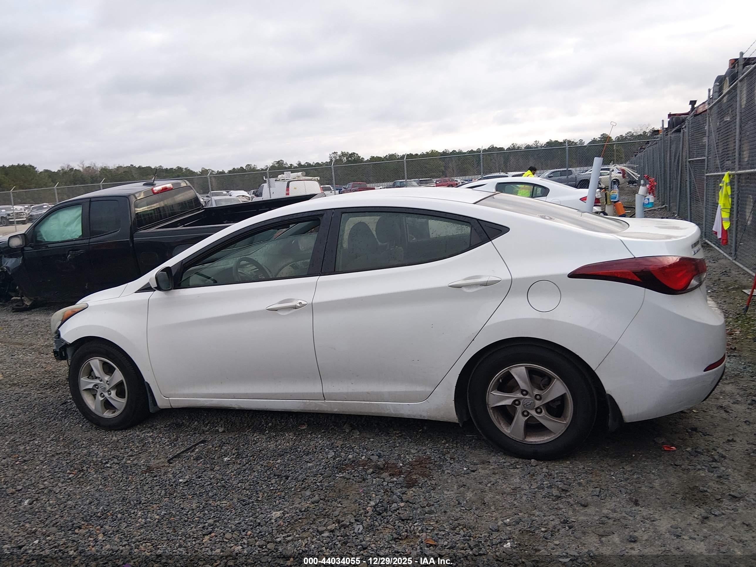 2015 Hyundai Elantra Se Белый vin: 5NPDH4AEXFH608406