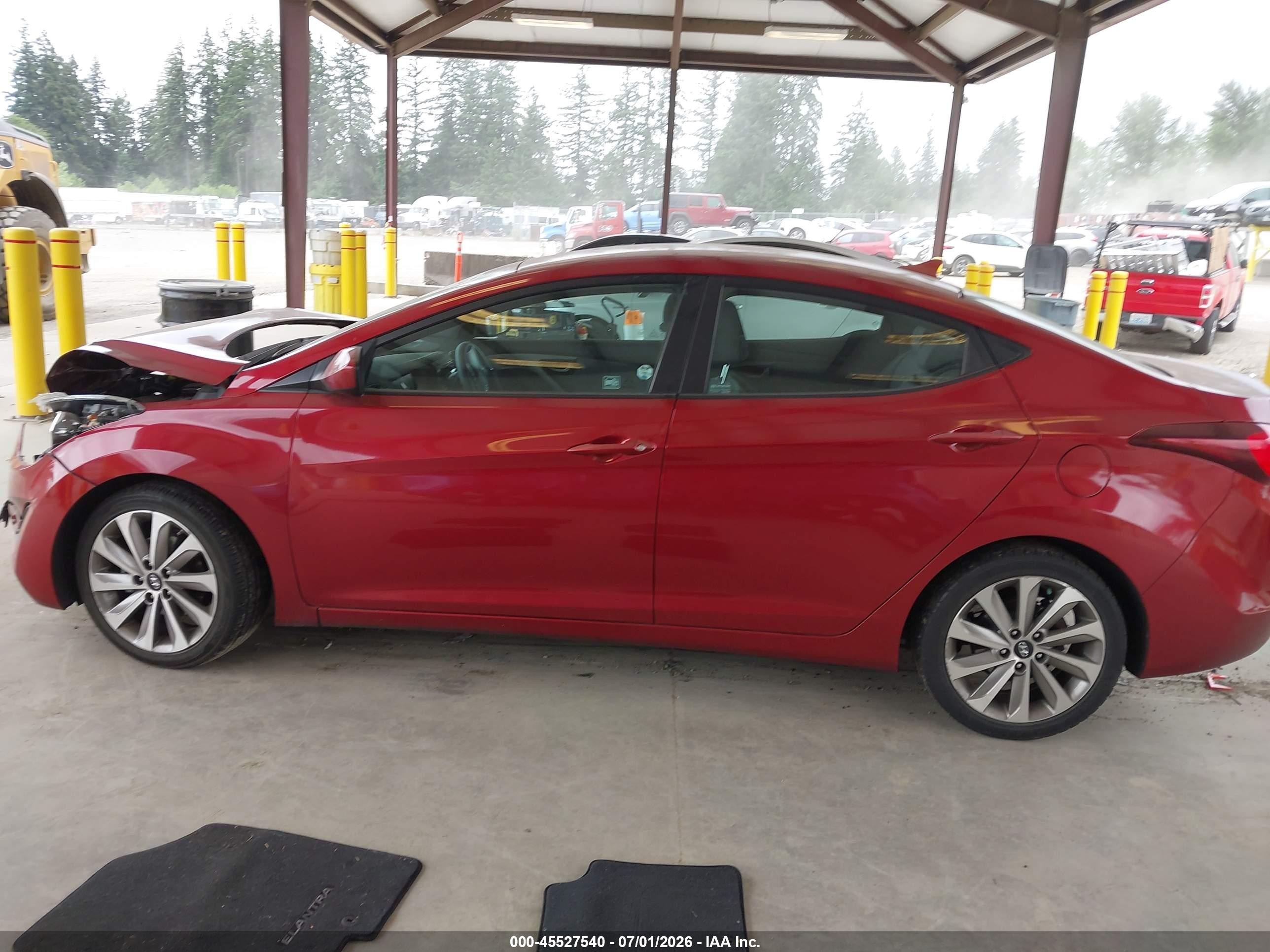 2015 Hyundai Elantra Se Red vin: 5NPDH4AEXFH645715