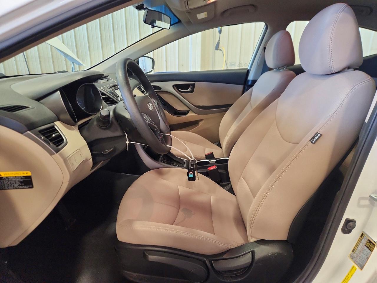 2016 Hyundai Elantra Se White vin: 5NPDH4AEXGH788696