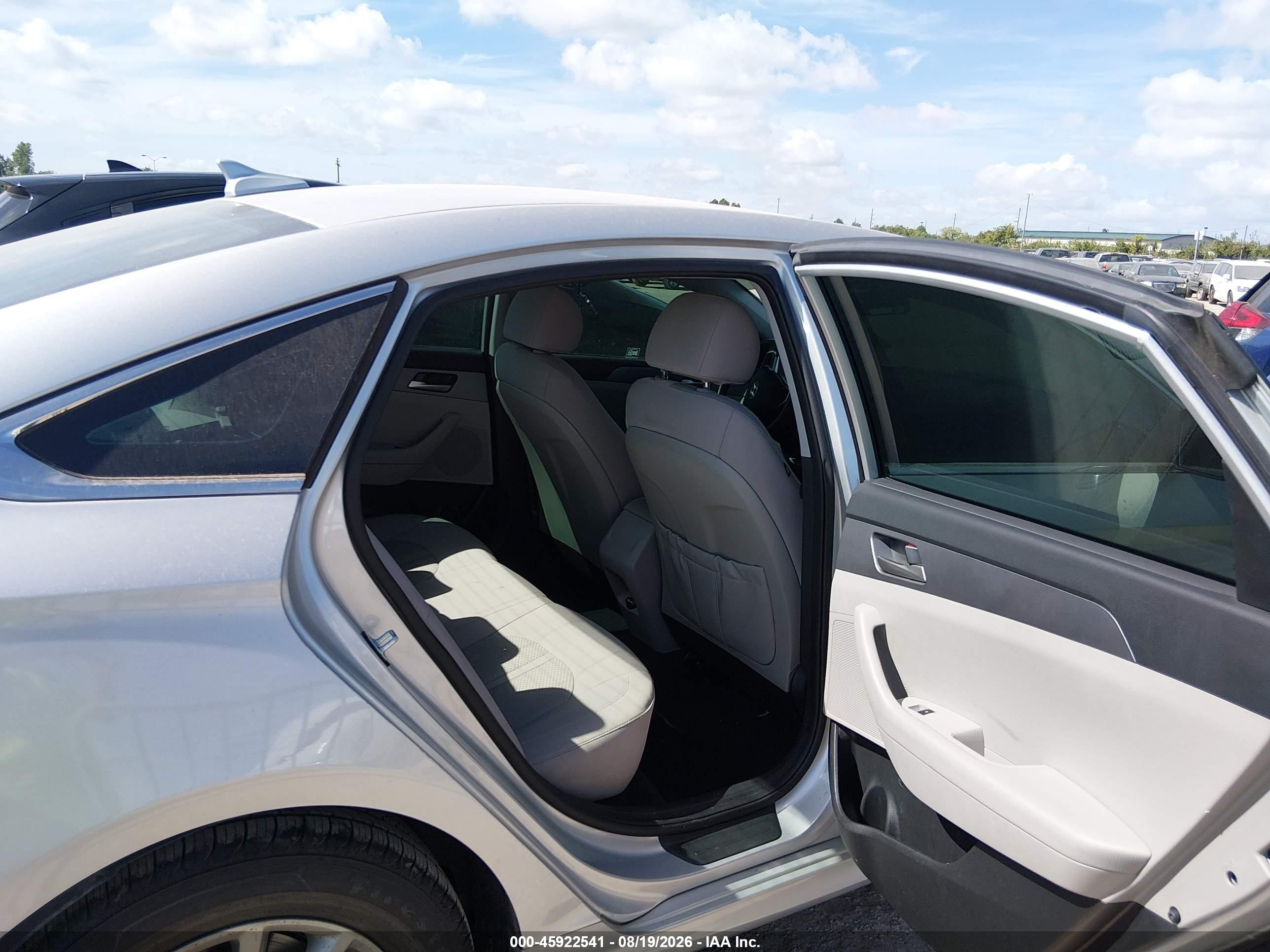 2018 Hyundai Sonata Eco Silver vin: 5NPE24AA0JH710678