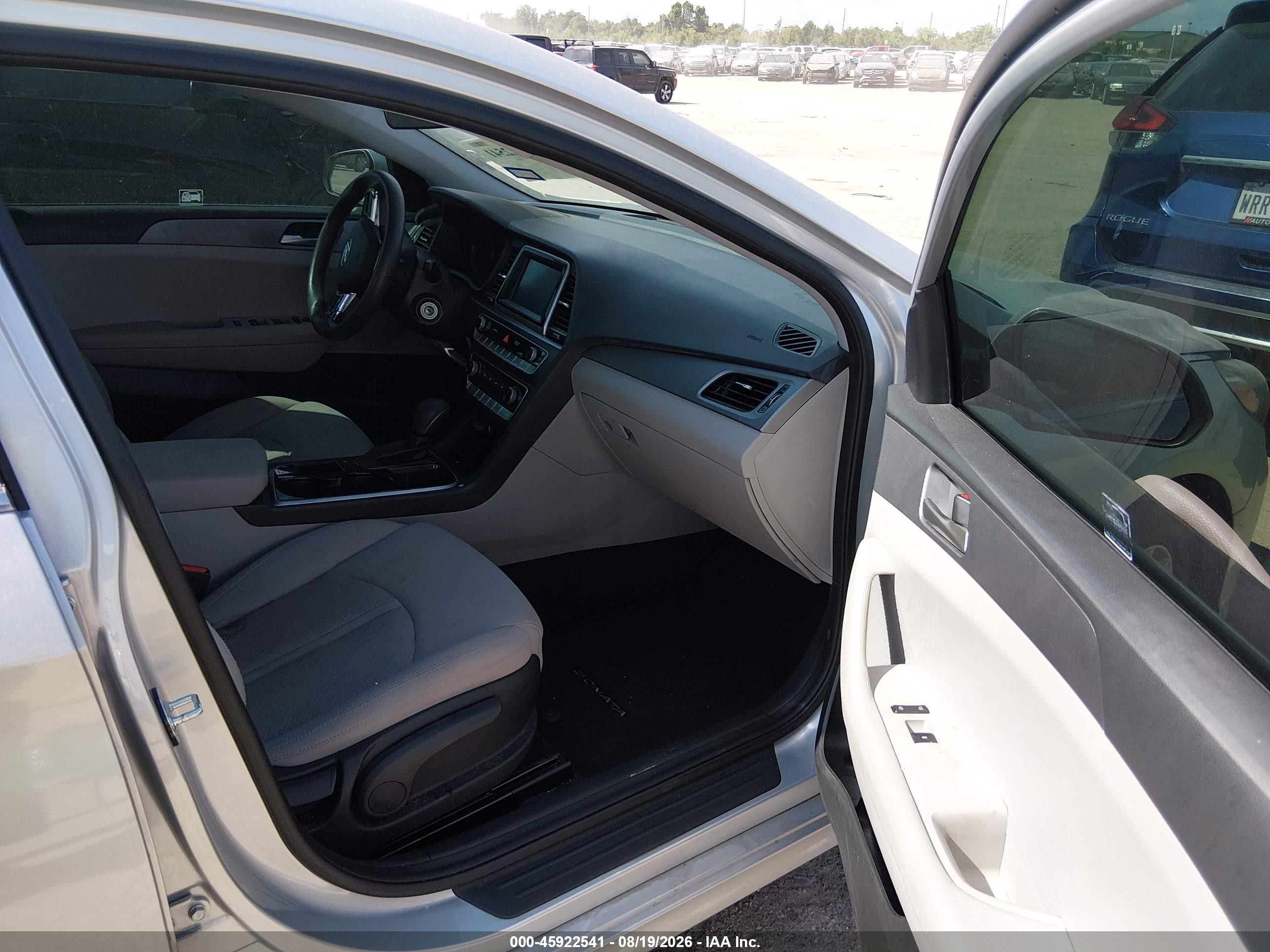 2018 Hyundai Sonata Eco Silver vin: 5NPE24AA0JH710678