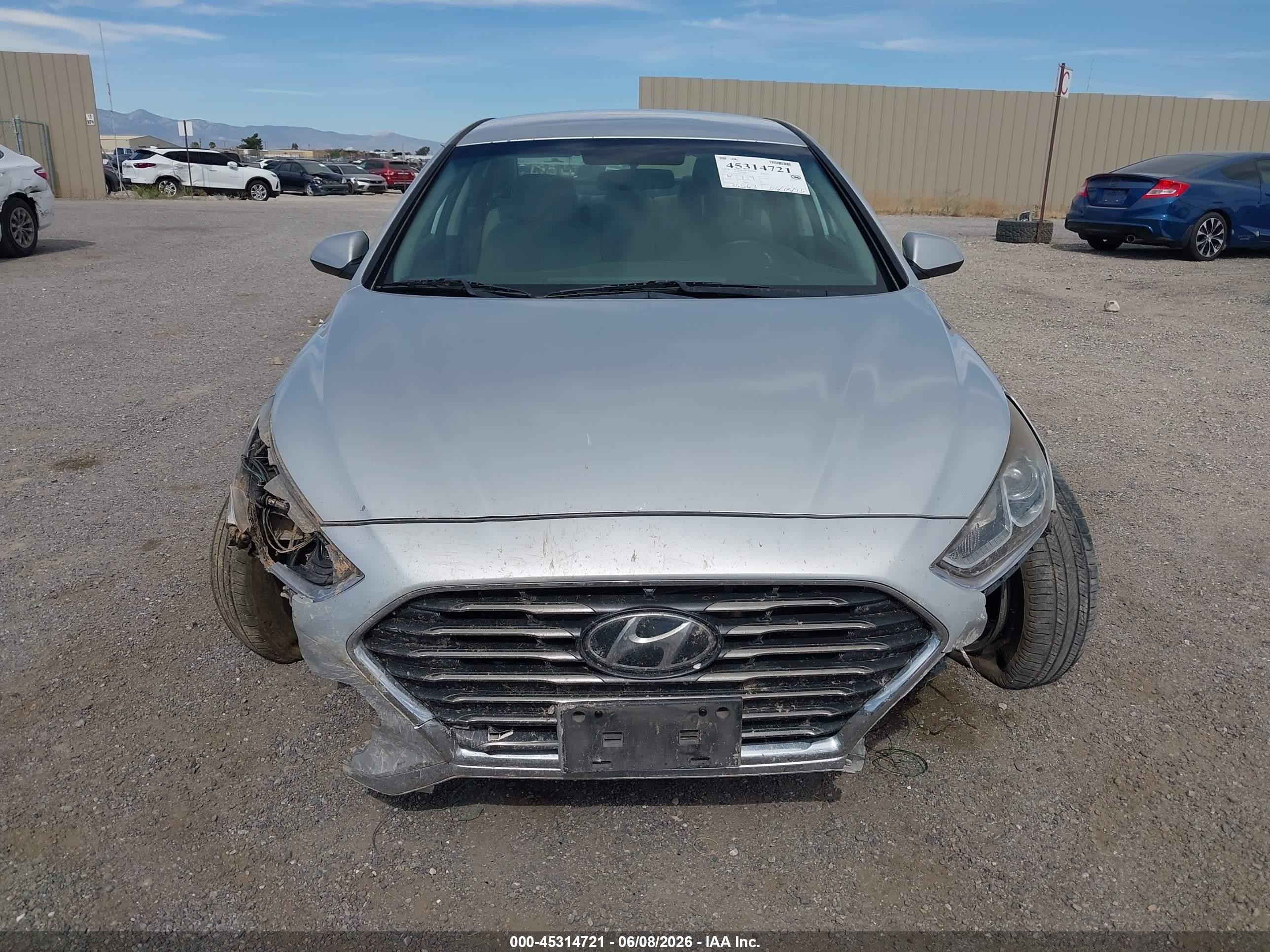 2019 Hyundai Sonata Eco Silver vin: 5NPE24AA2KH775081