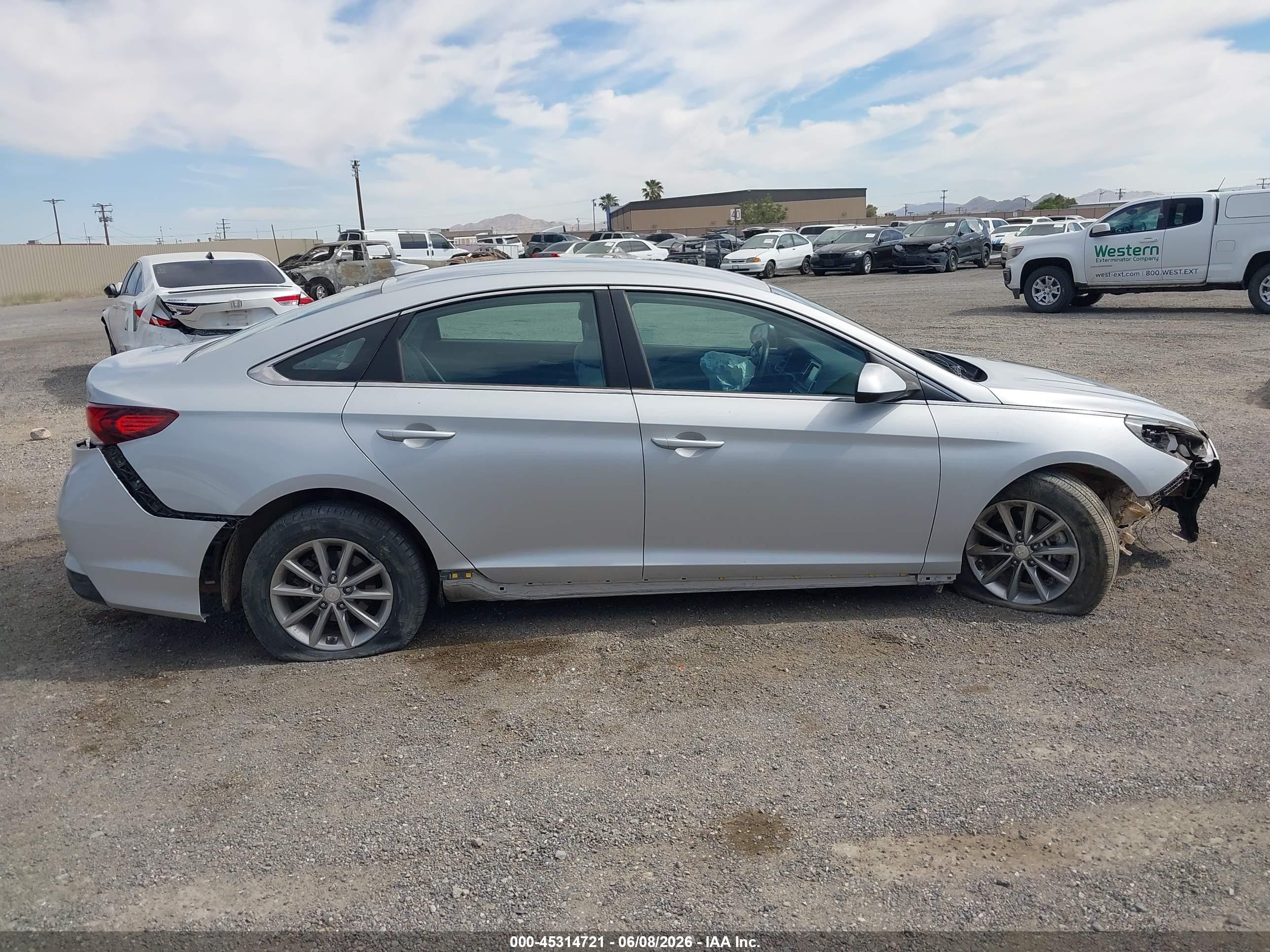 2019 Hyundai Sonata Eco Silver vin: 5NPE24AA2KH775081