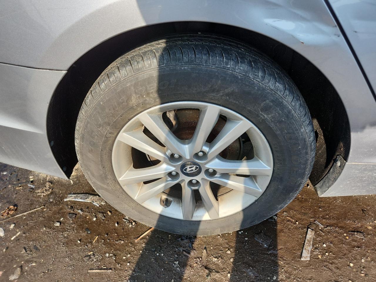 2015 Hyundai Sonata Eco Silver vin: 5NPE24AA3FH133233 Damage: Right Rear Wheel, Curb Rash, 4 To 5 Inches