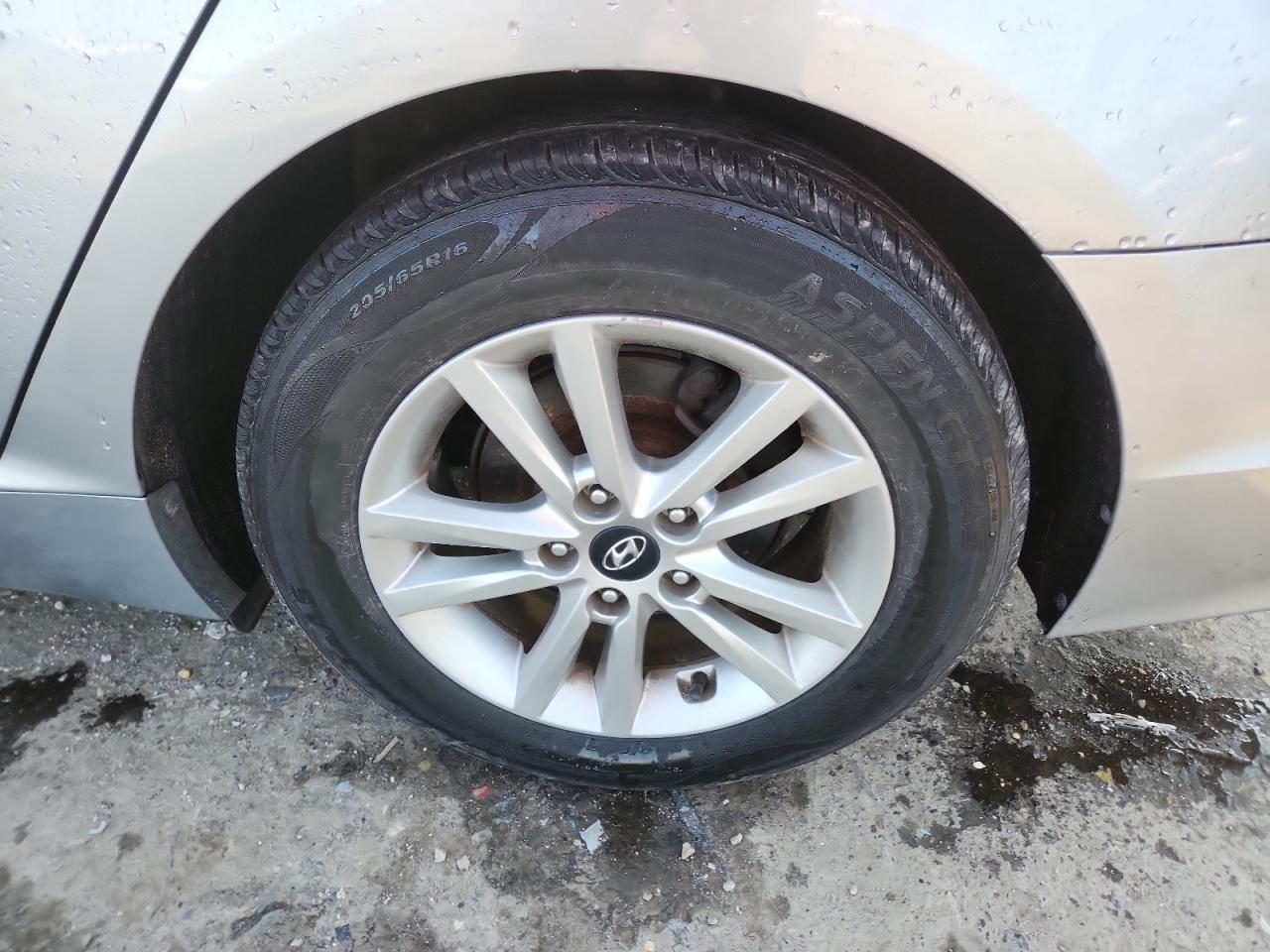 2015 Hyundai Sonata Eco Silver vin: 5NPE24AA3FH133233 Damage: Left Rear Wheel, Curb Rash, 1 To 2 Inches