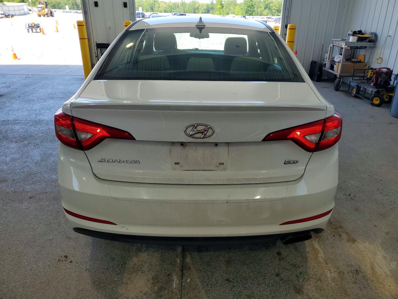 2015 Hyundai Sonata Eco White vin: 5NPE24AA4FH173658