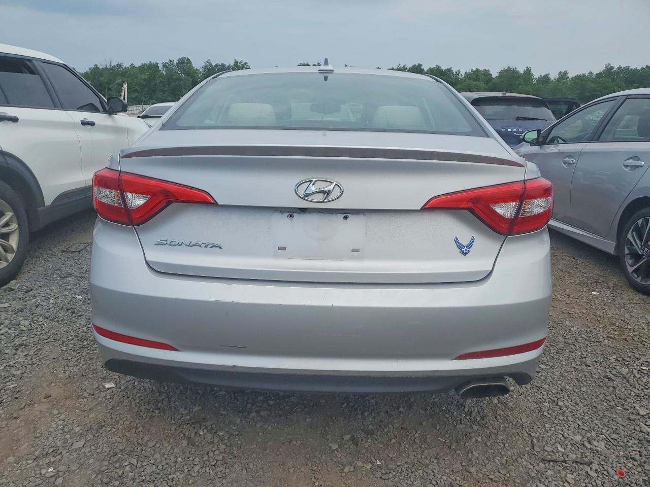 2015 Hyundai Sonata Se Серебряный vin: 5NPE24AF0FH015779