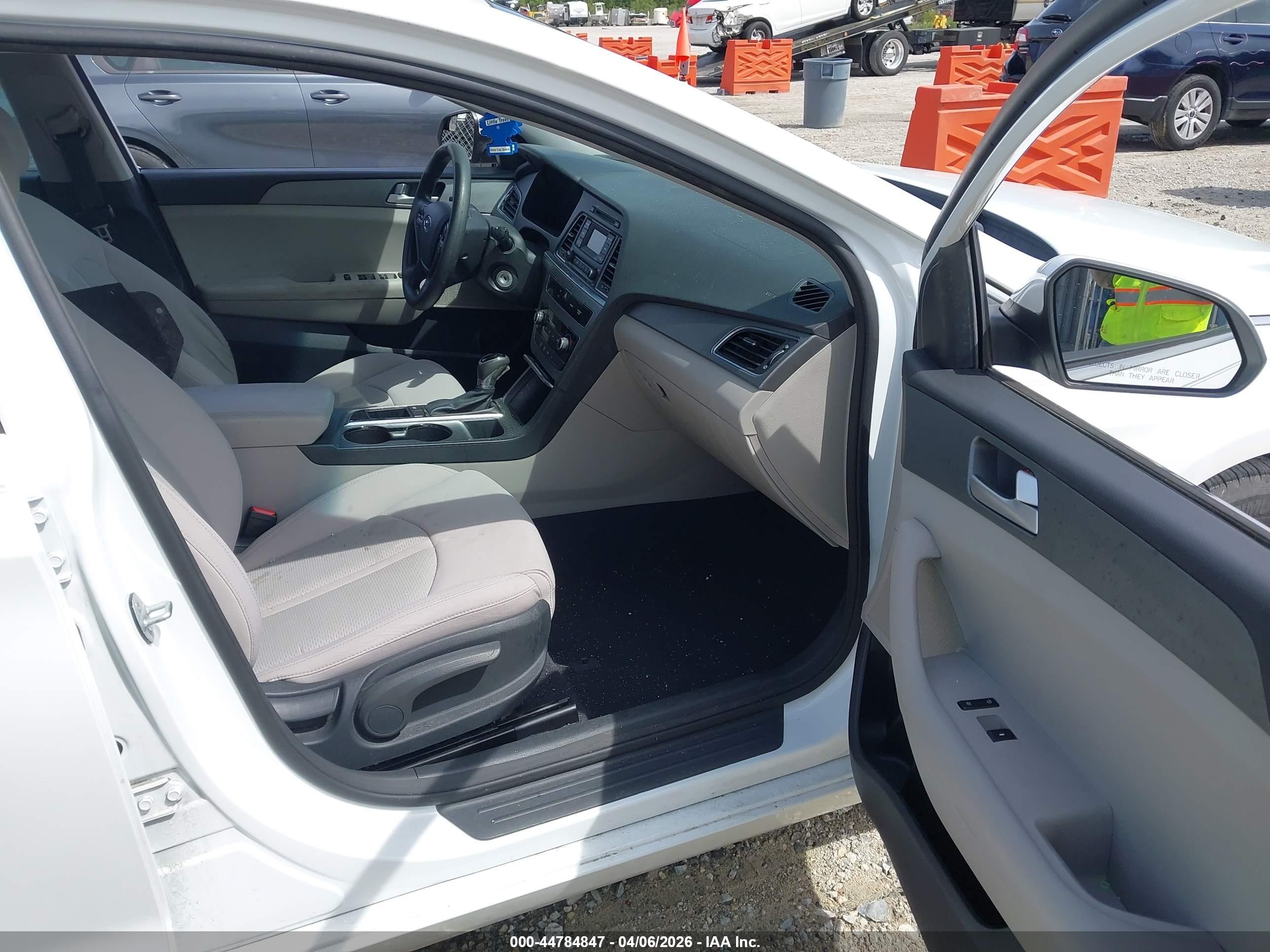 2015 Hyundai Sonata Se White vin: 5NPE24AF0FH063430