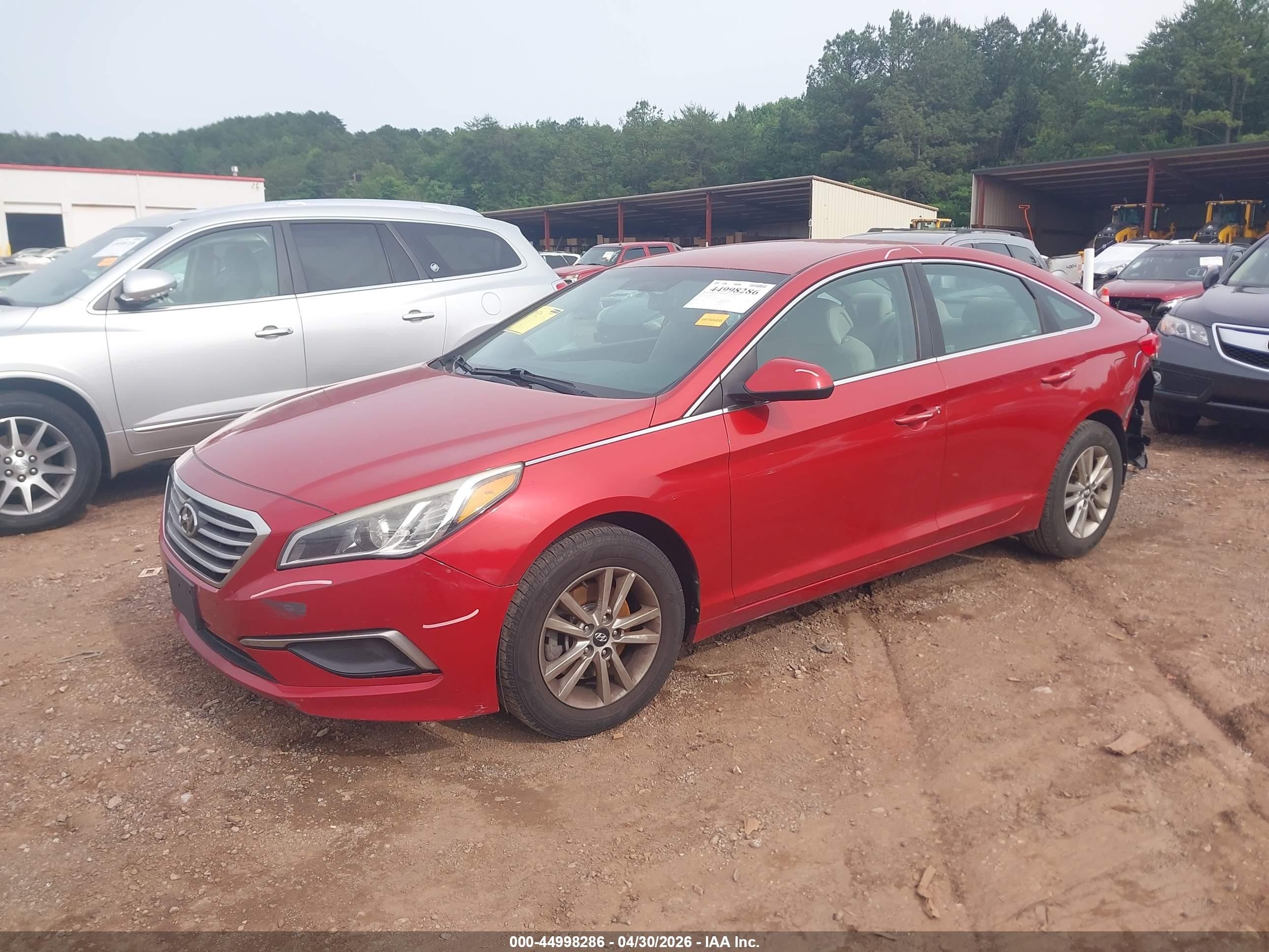 2017 Hyundai Sonata   Red vin: 5NPE24AF0HH515301