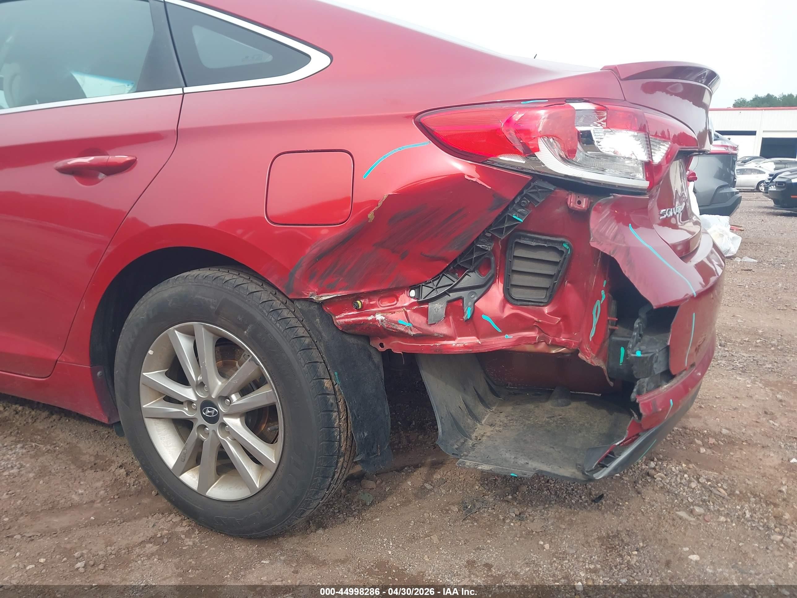 2017 Hyundai Sonata   Red vin: 5NPE24AF0HH515301