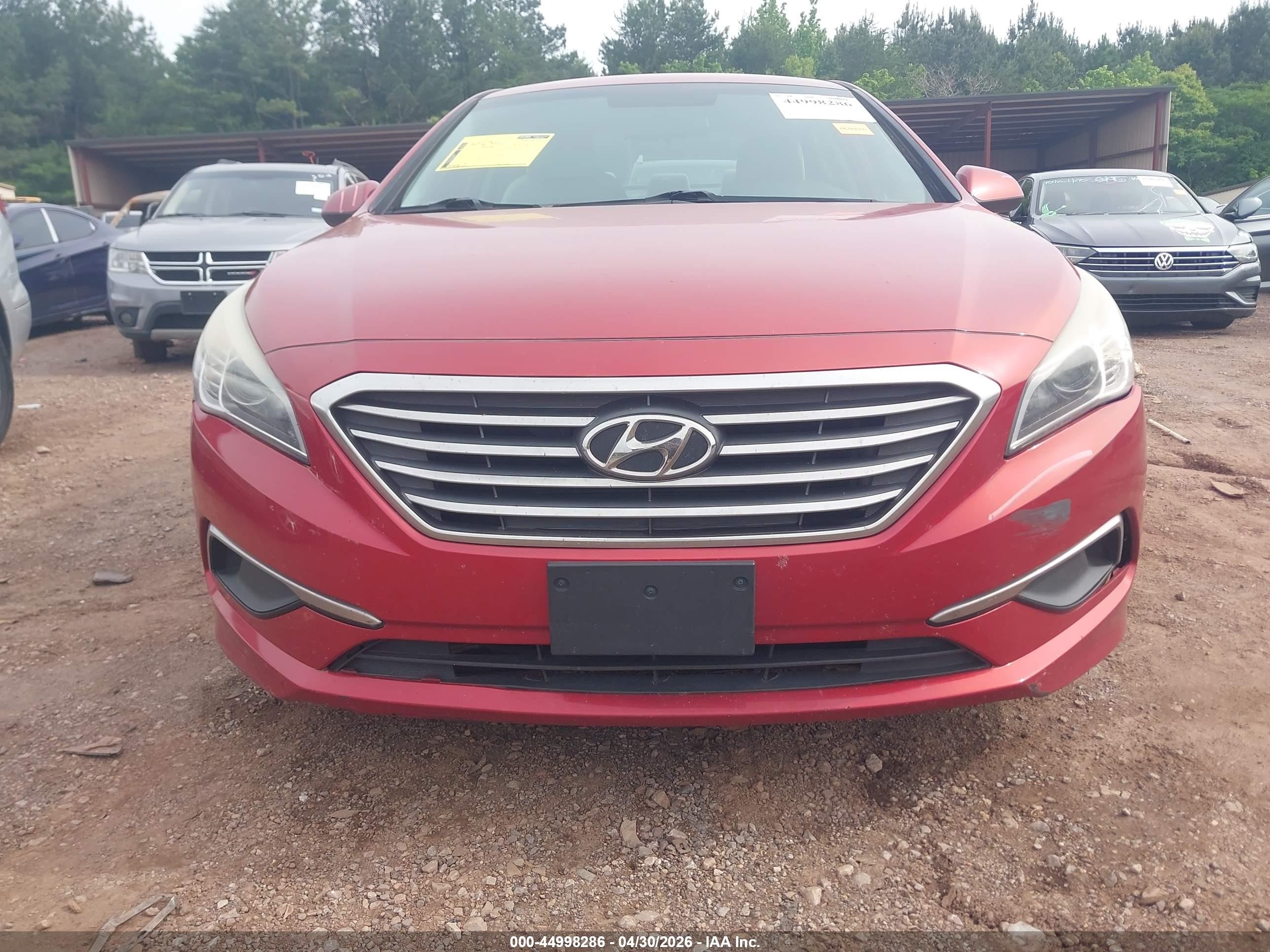 2017 Hyundai Sonata   Red vin: 5NPE24AF0HH515301