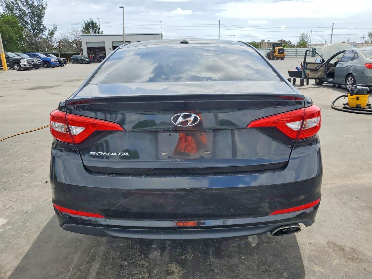 2015 Hyundai Sonata Se Black vin: 5NPE24AF1FH185598
