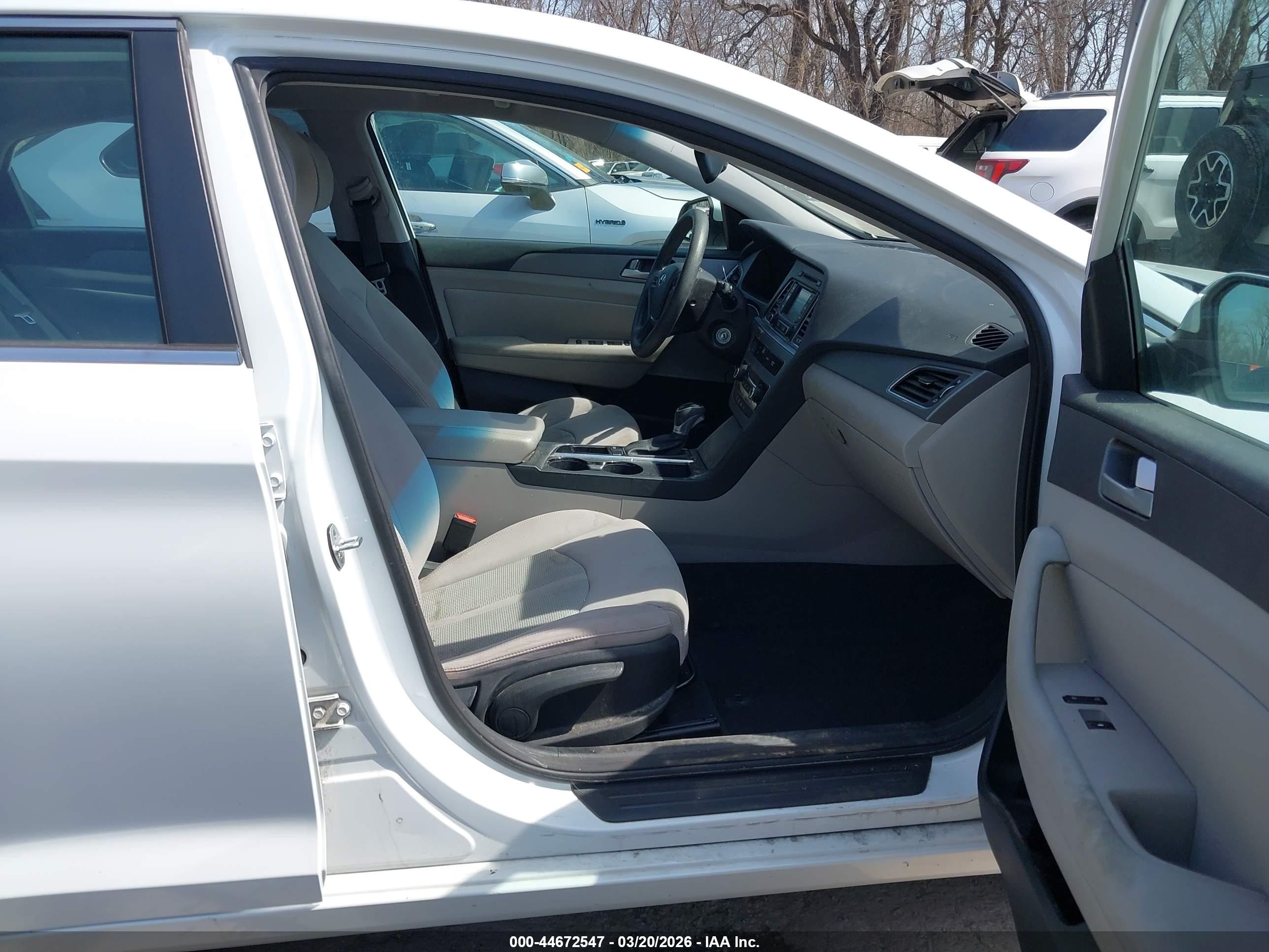 2015 Hyundai Sonata Se White vin: 5NPE24AF1FH190493