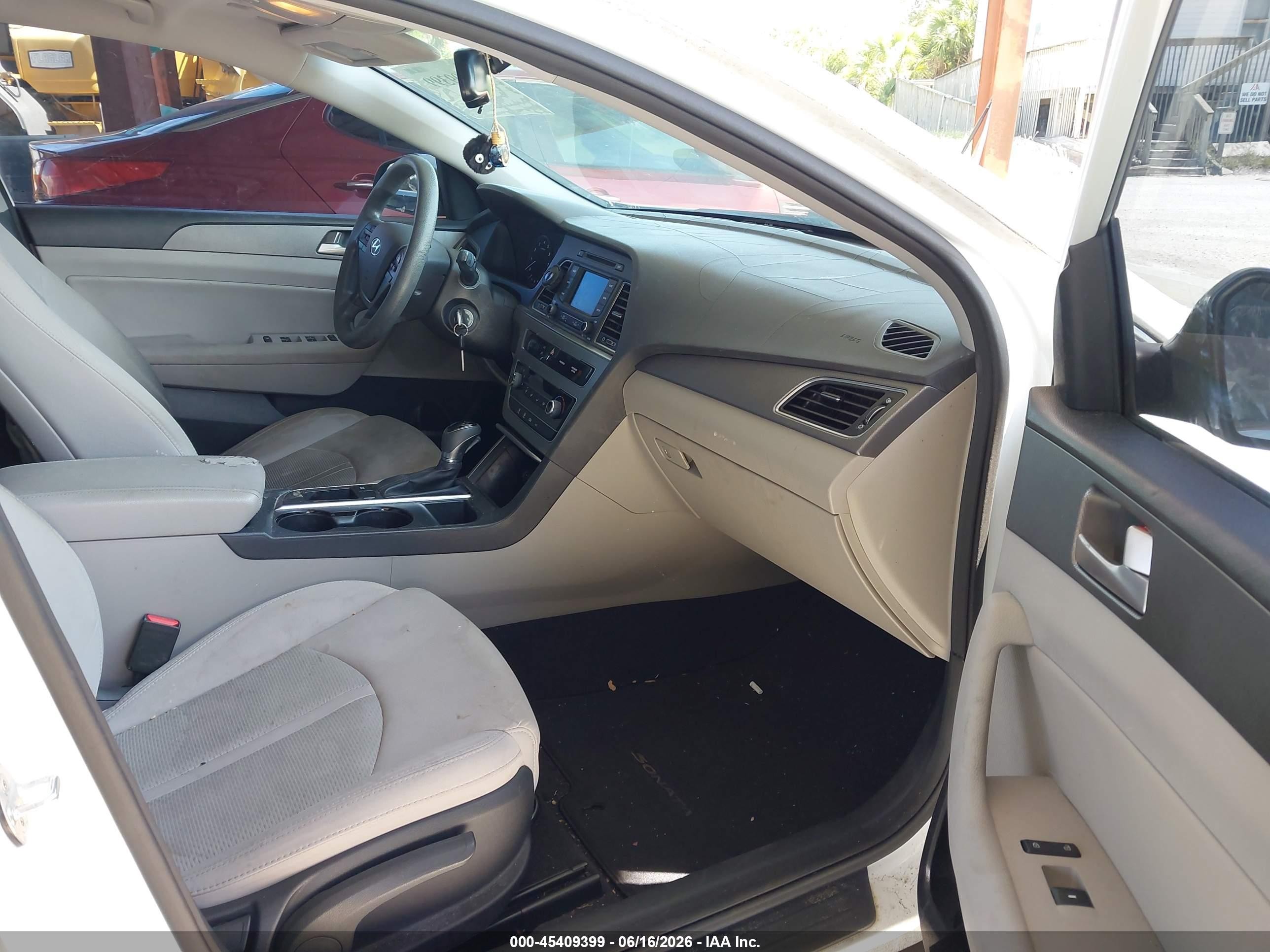 2015 Hyundai Sonata Se White vin: 5NPE24AF1FH219636