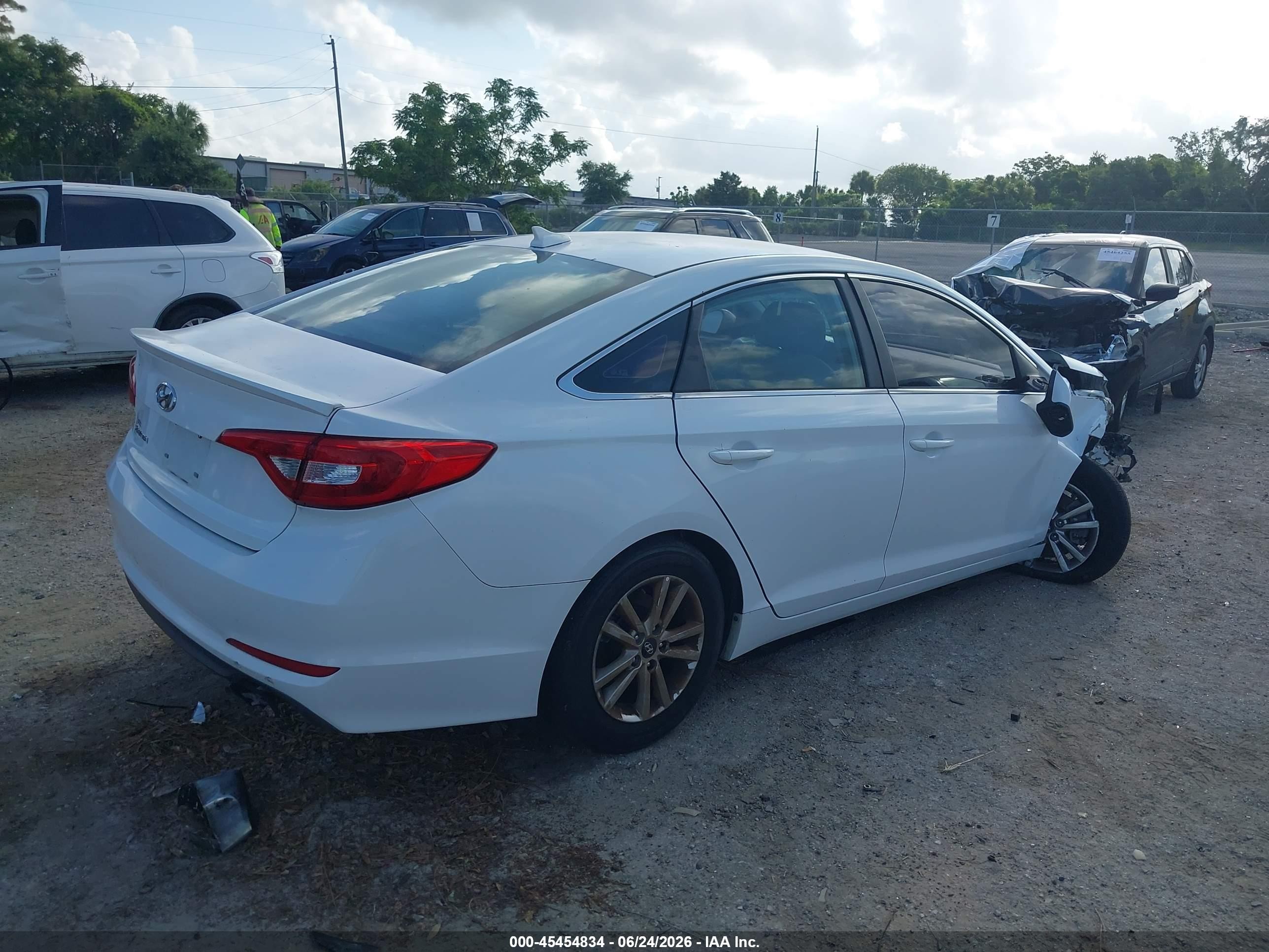 2015 Hyundai Sonata Se Белый vin: 5NPE24AF2FH196559