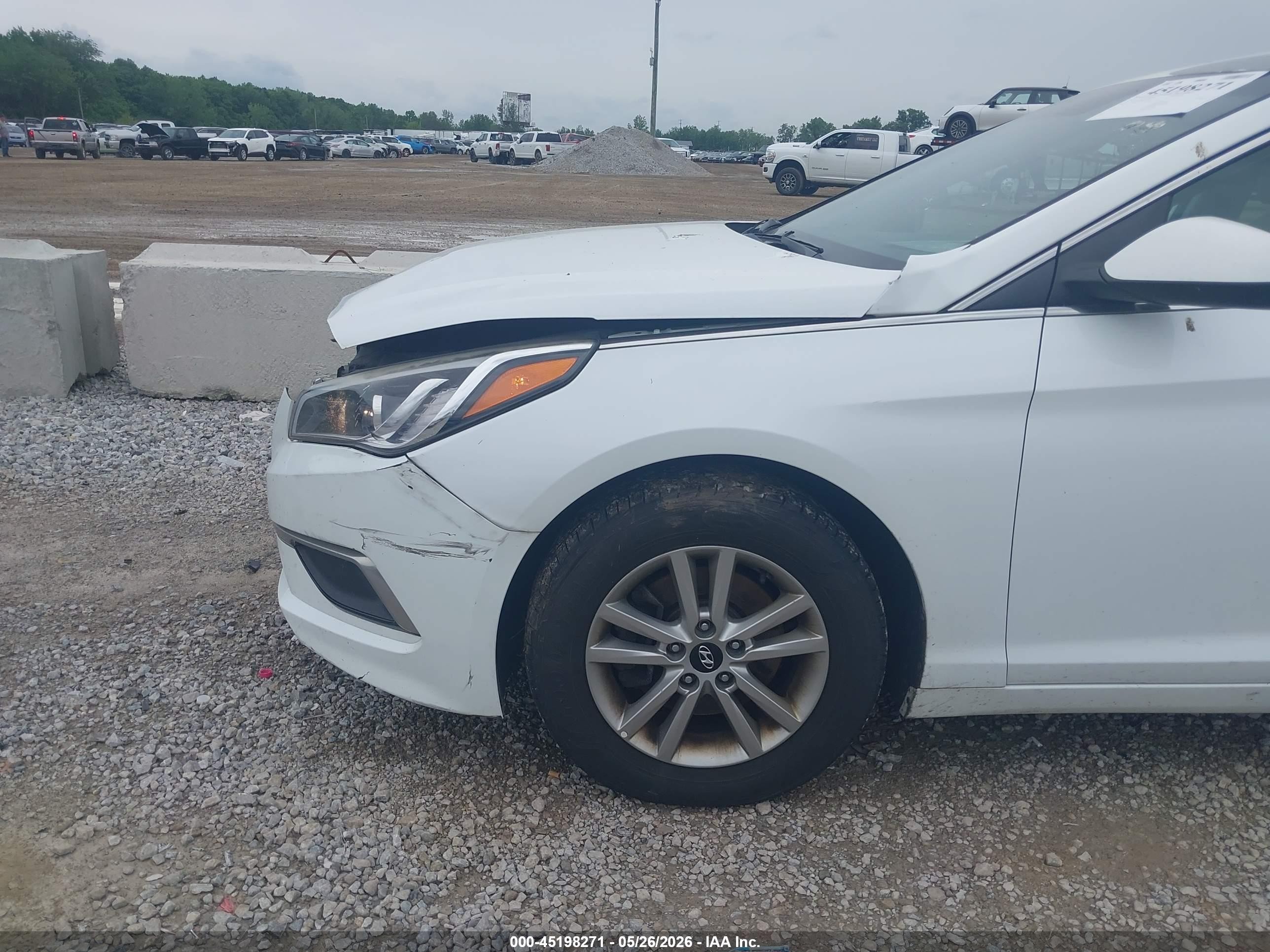 2017 Hyundai Sonata   White vin: 5NPE24AF2HH503294