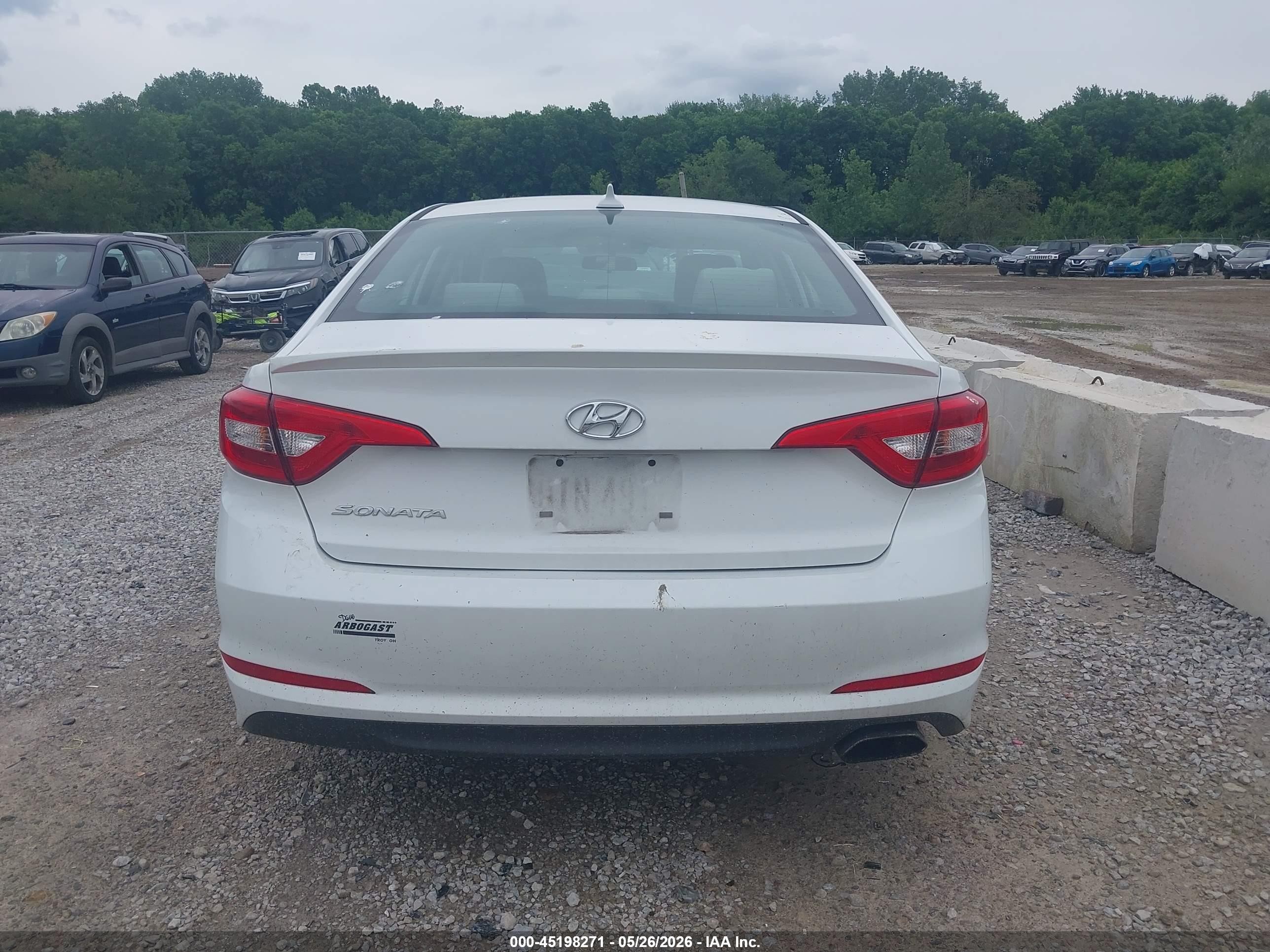 2017 Hyundai Sonata   White vin: 5NPE24AF2HH503294