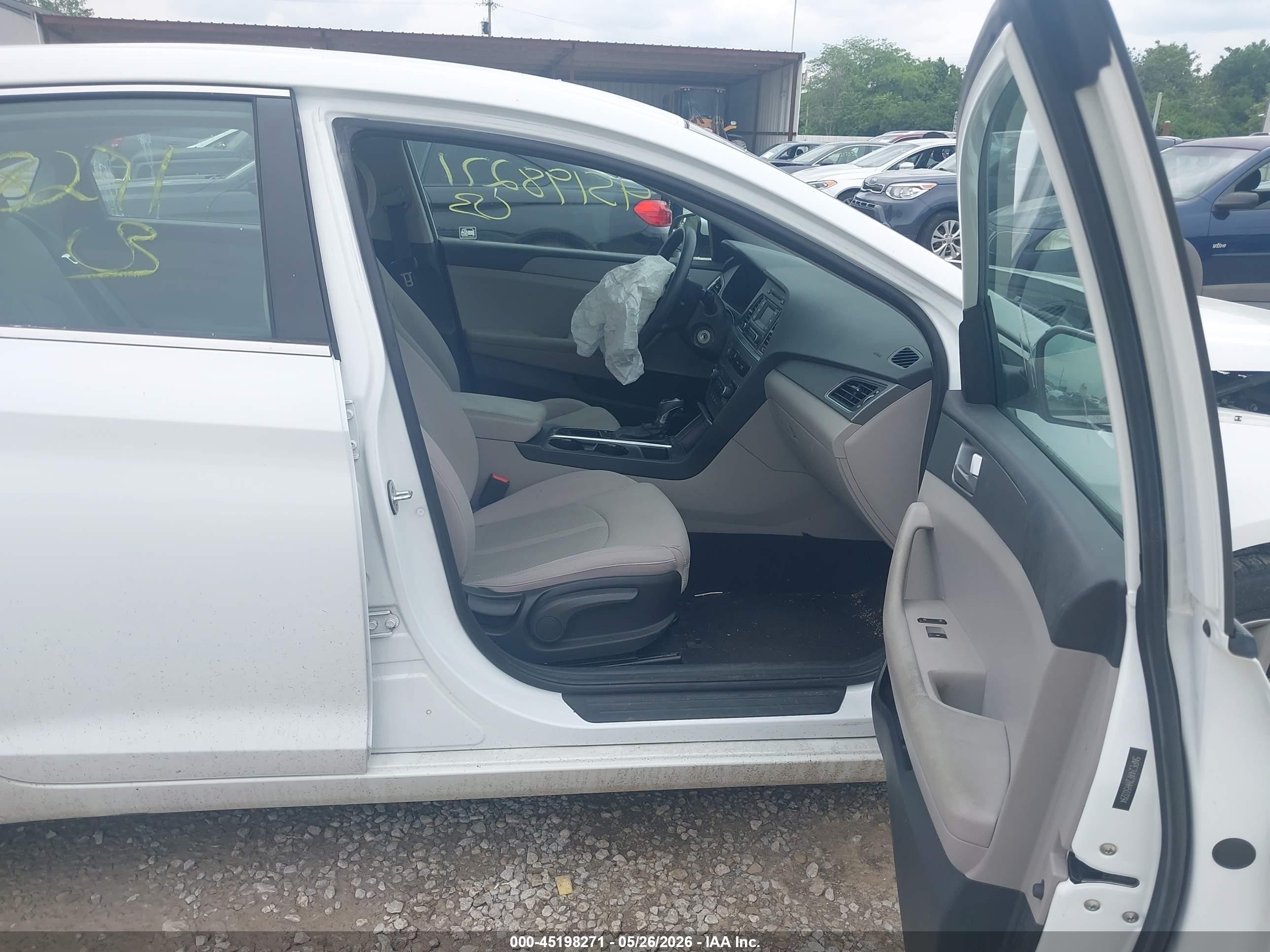 2017 Hyundai Sonata   White vin: 5NPE24AF2HH503294