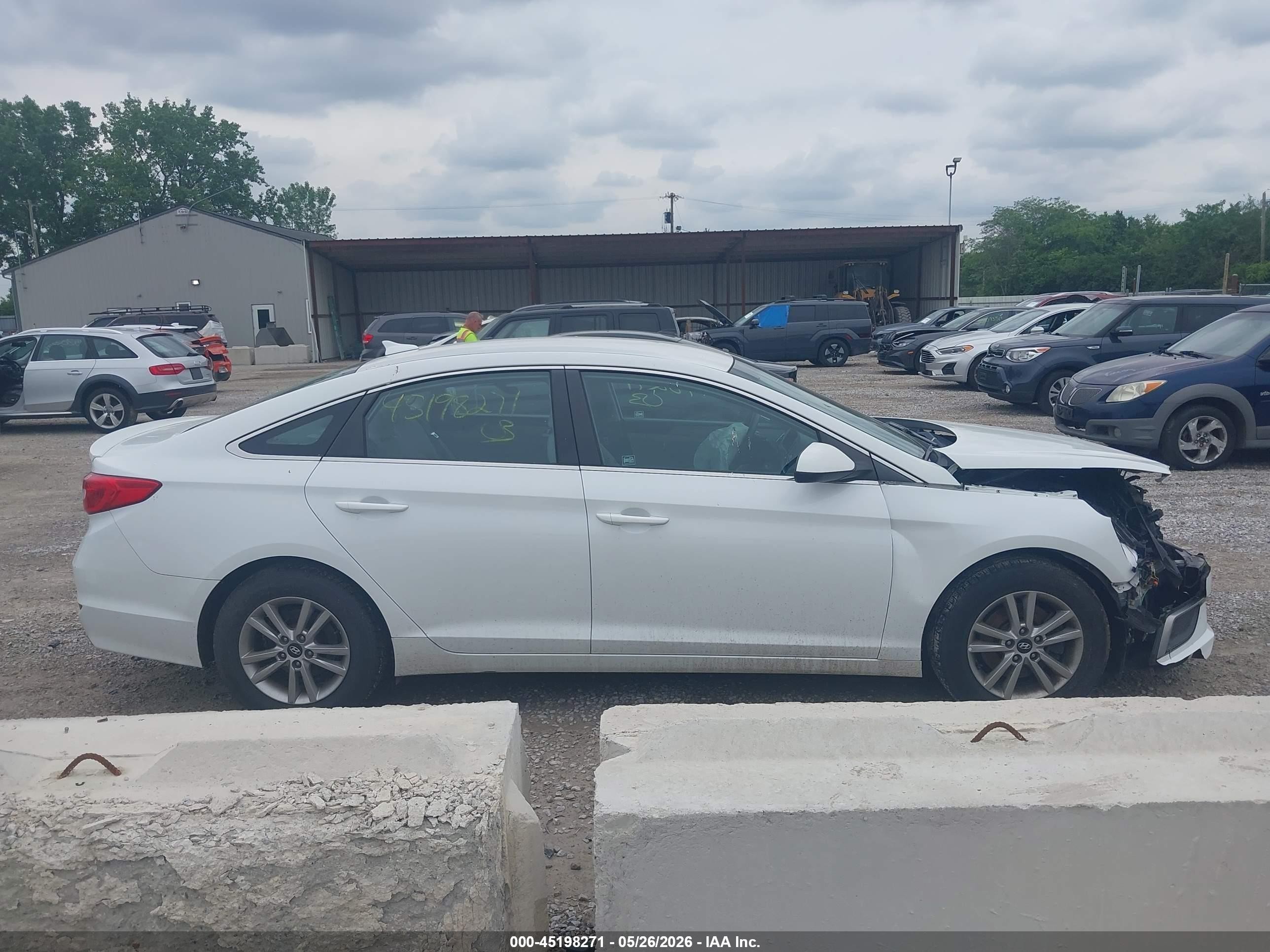 2017 Hyundai Sonata   White vin: 5NPE24AF2HH503294