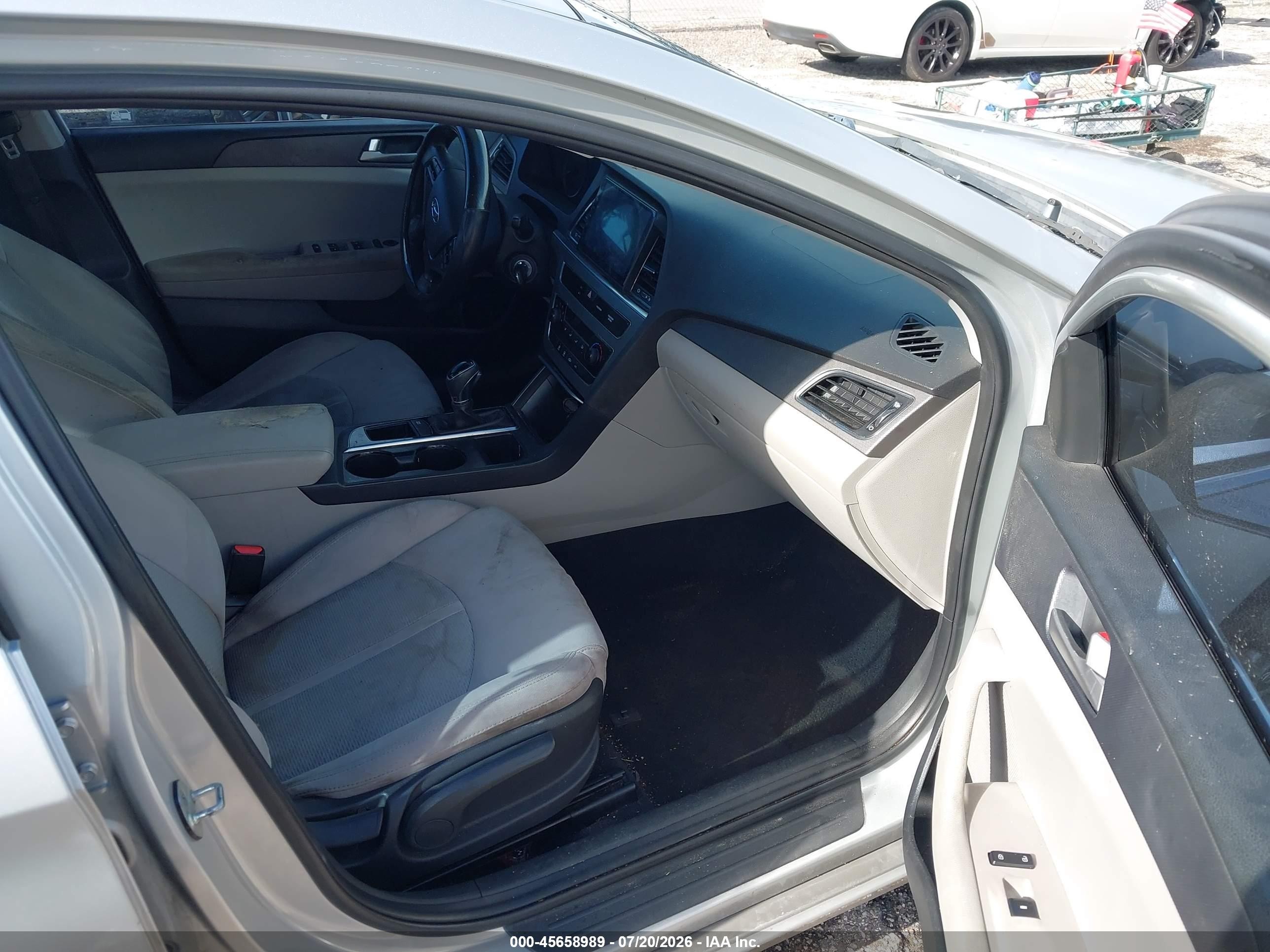 2017 Hyundai Sonata Серебряный vin: 5NPE24AF2HH503974