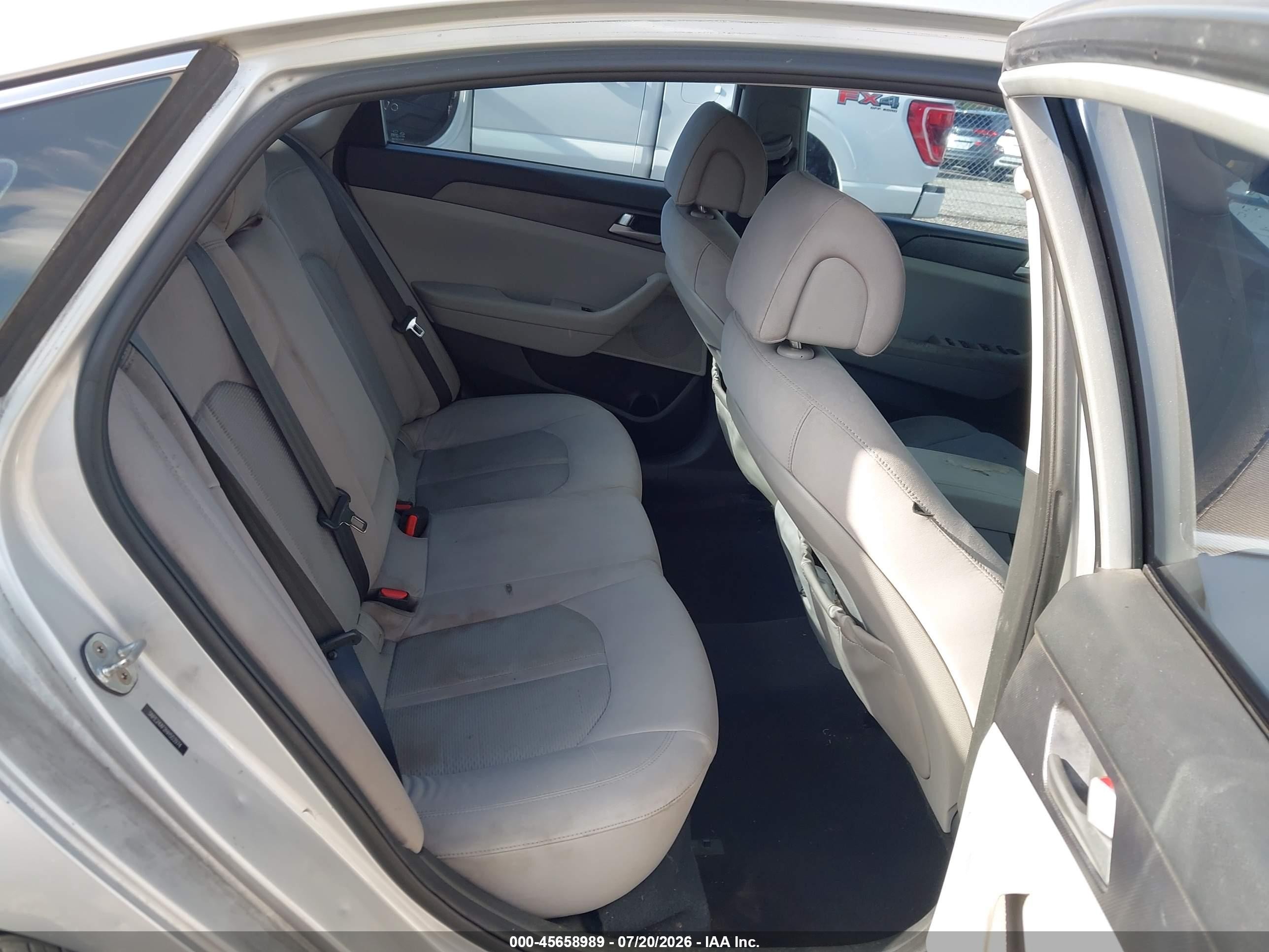 2017 Hyundai Sonata Серебряный vin: 5NPE24AF2HH503974