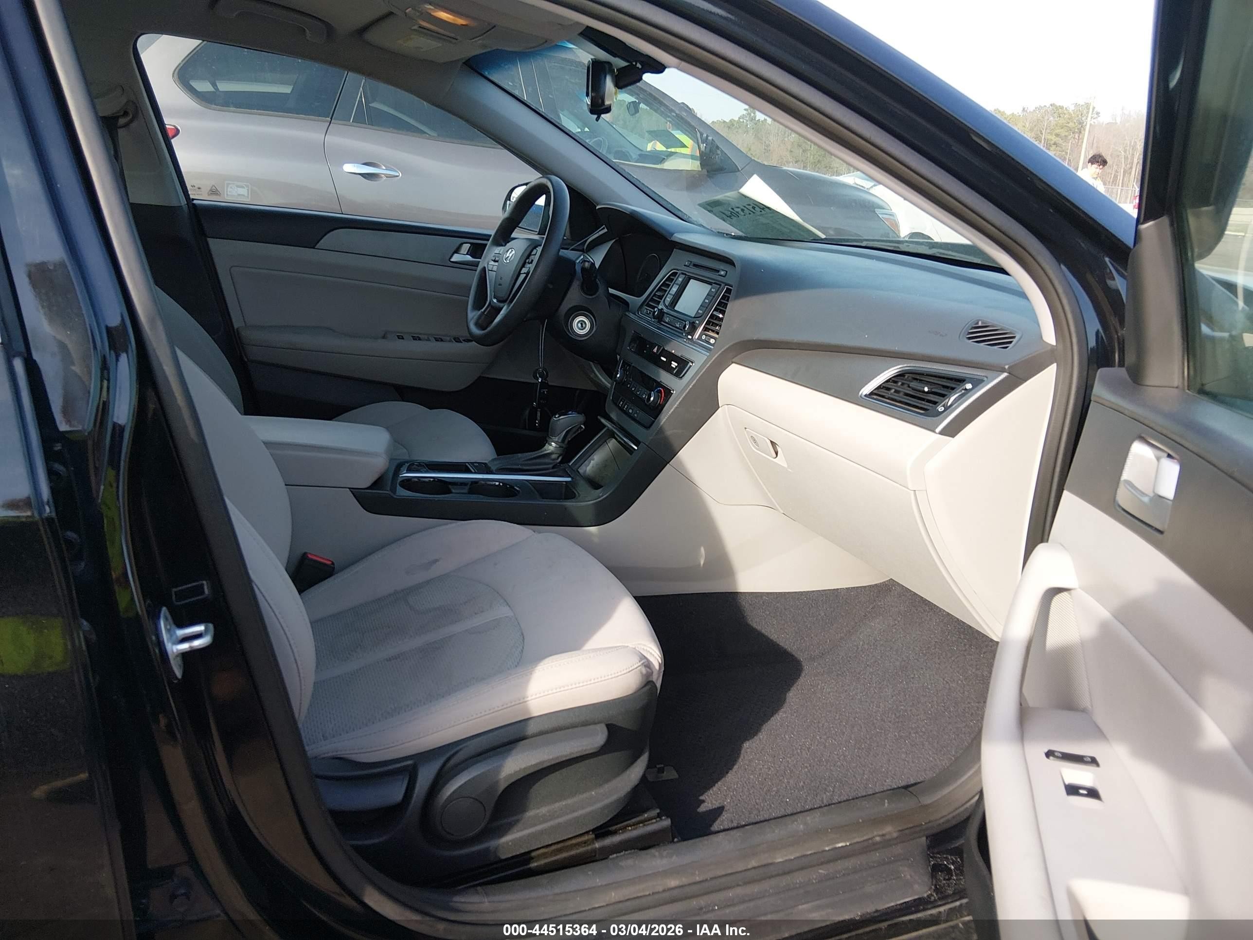 2015 Hyundai Sonata Se Black vin: 5NPE24AF3FH005568