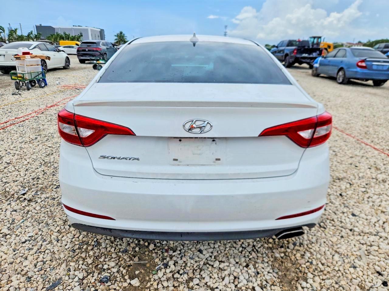 2015 Hyundai Sonata Se White vin: 5NPE24AF3FH086751