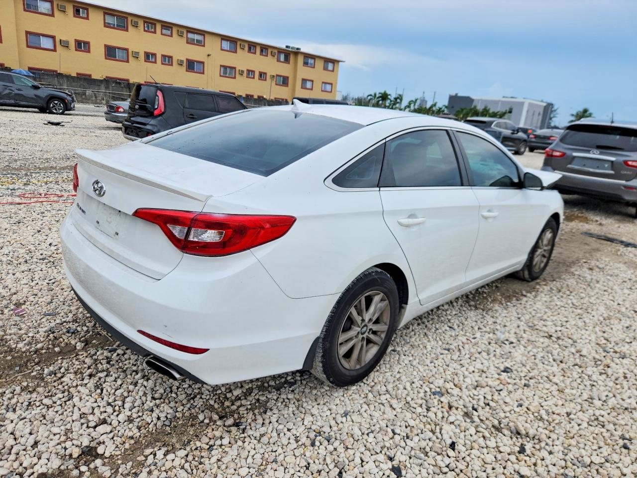 2015 Hyundai Sonata Se White vin: 5NPE24AF3FH086751