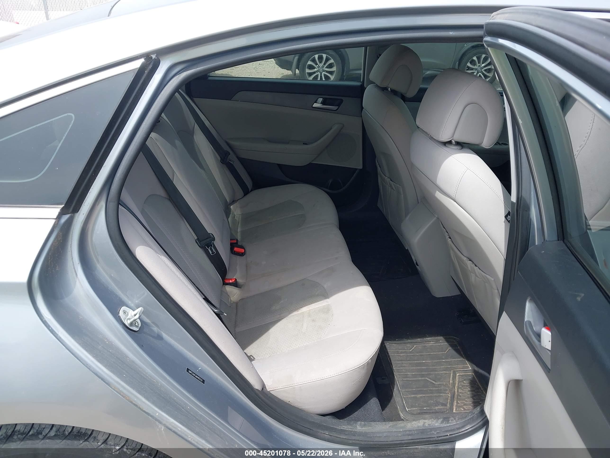 2017 Hyundai Sonata   Серебряный vin: 5NPE24AF3HH492757