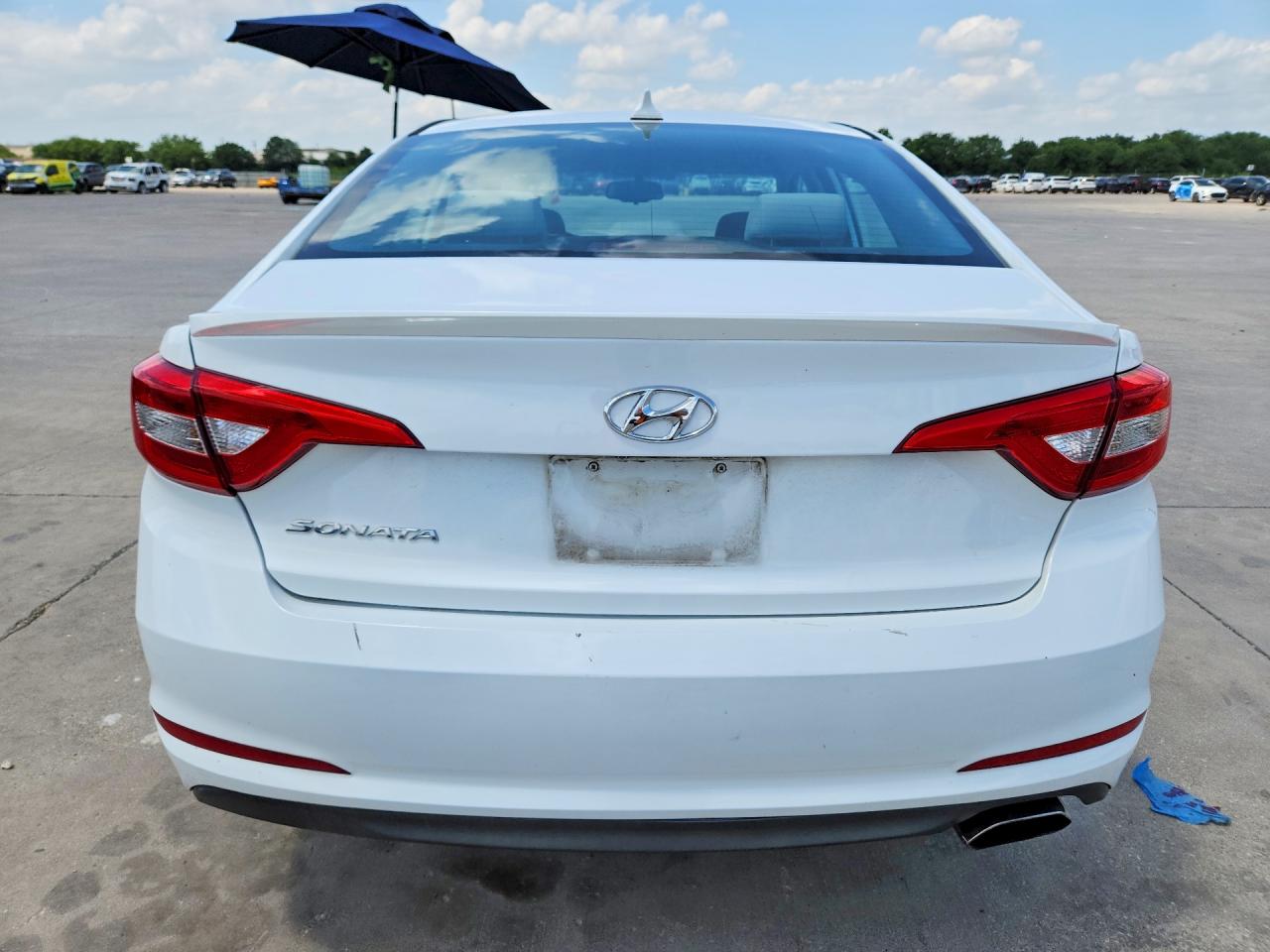 2016 Hyundai Sonata Se White vin: 5NPE24AF4GH367636
