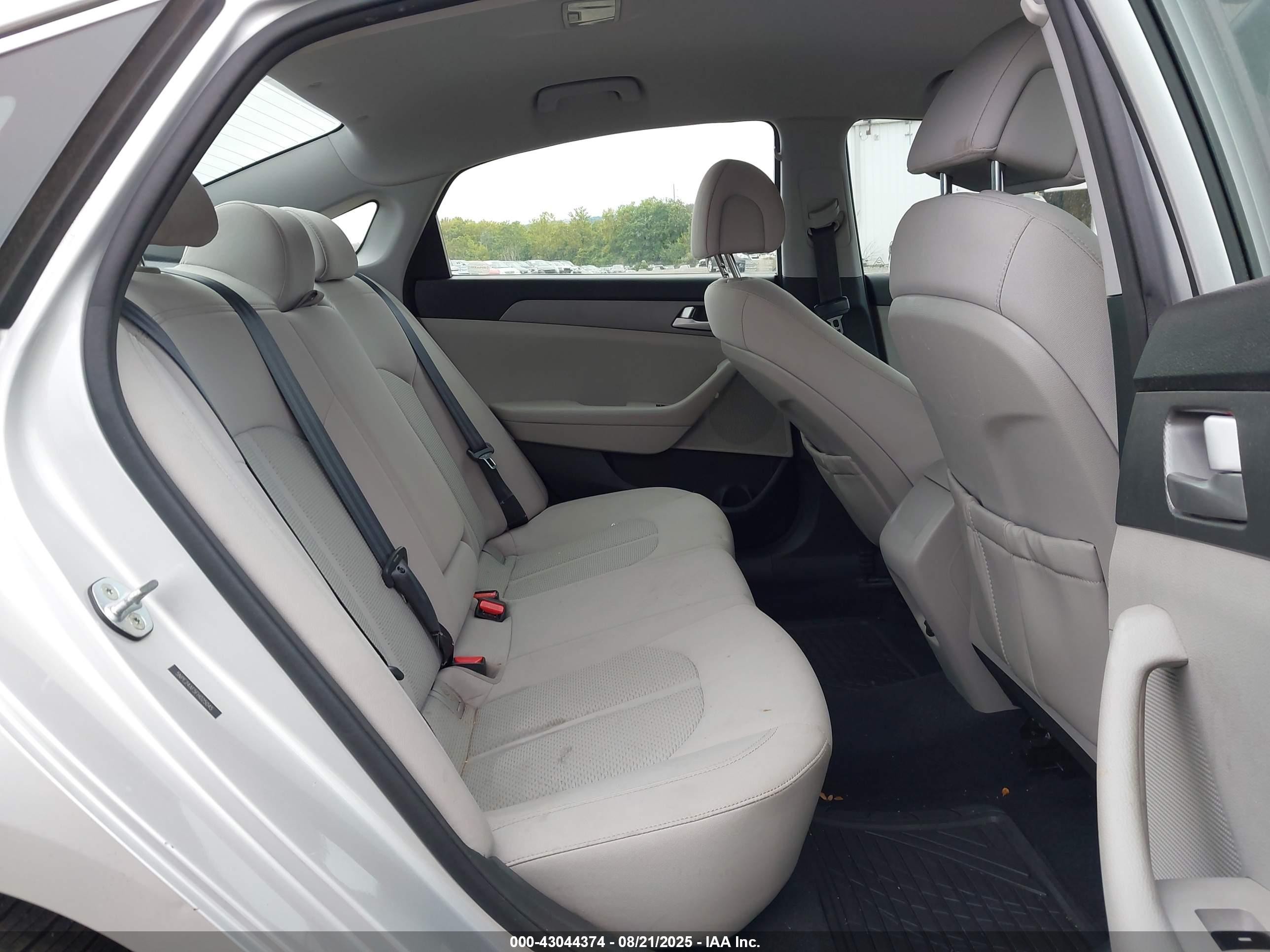 2015 Hyundai Sonata Se Серебряный vin: 5NPE24AF5FH025045