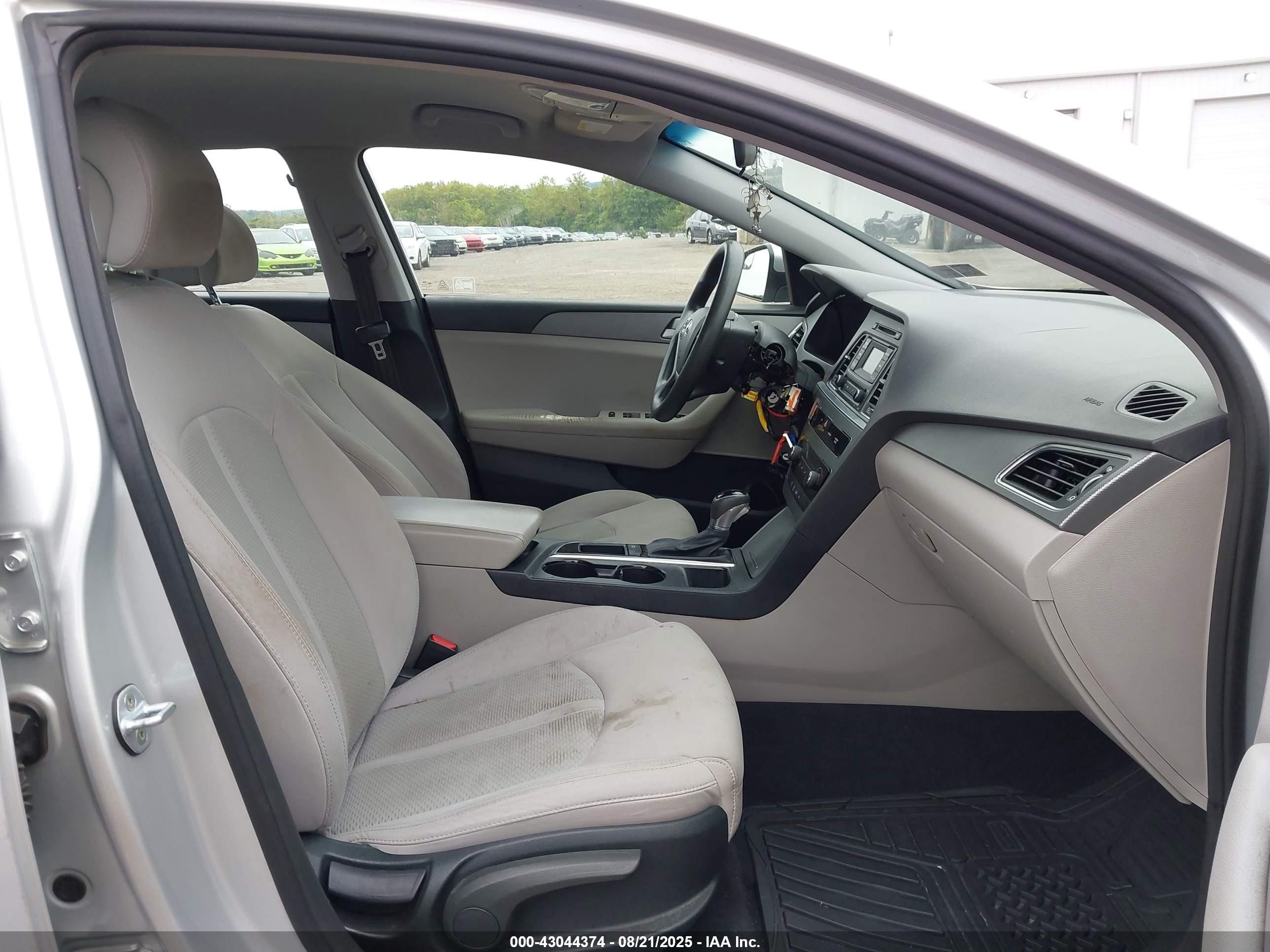 2015 Hyundai Sonata Se Серебряный vin: 5NPE24AF5FH025045