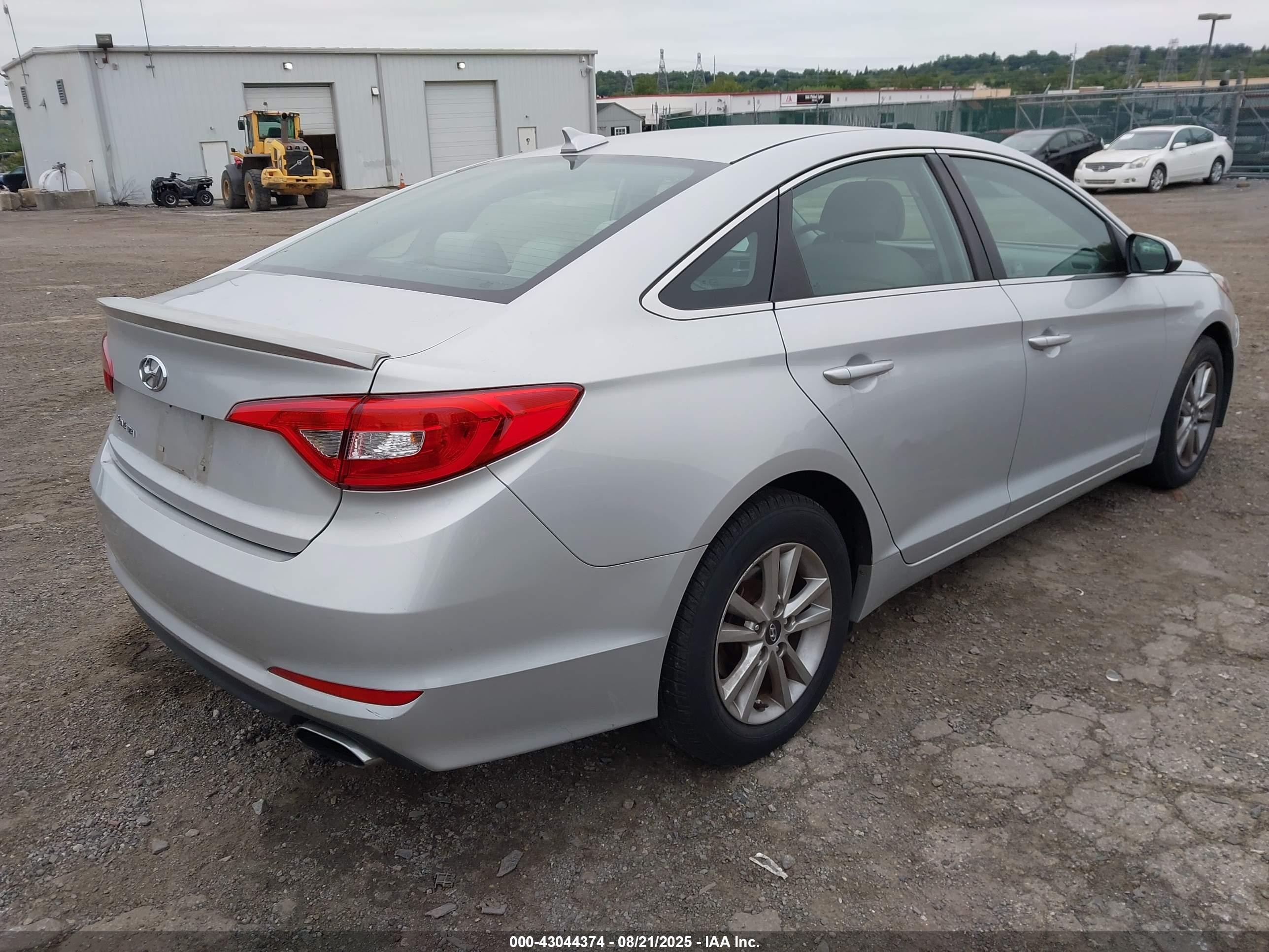2015 Hyundai Sonata Se Серебряный vin: 5NPE24AF5FH025045