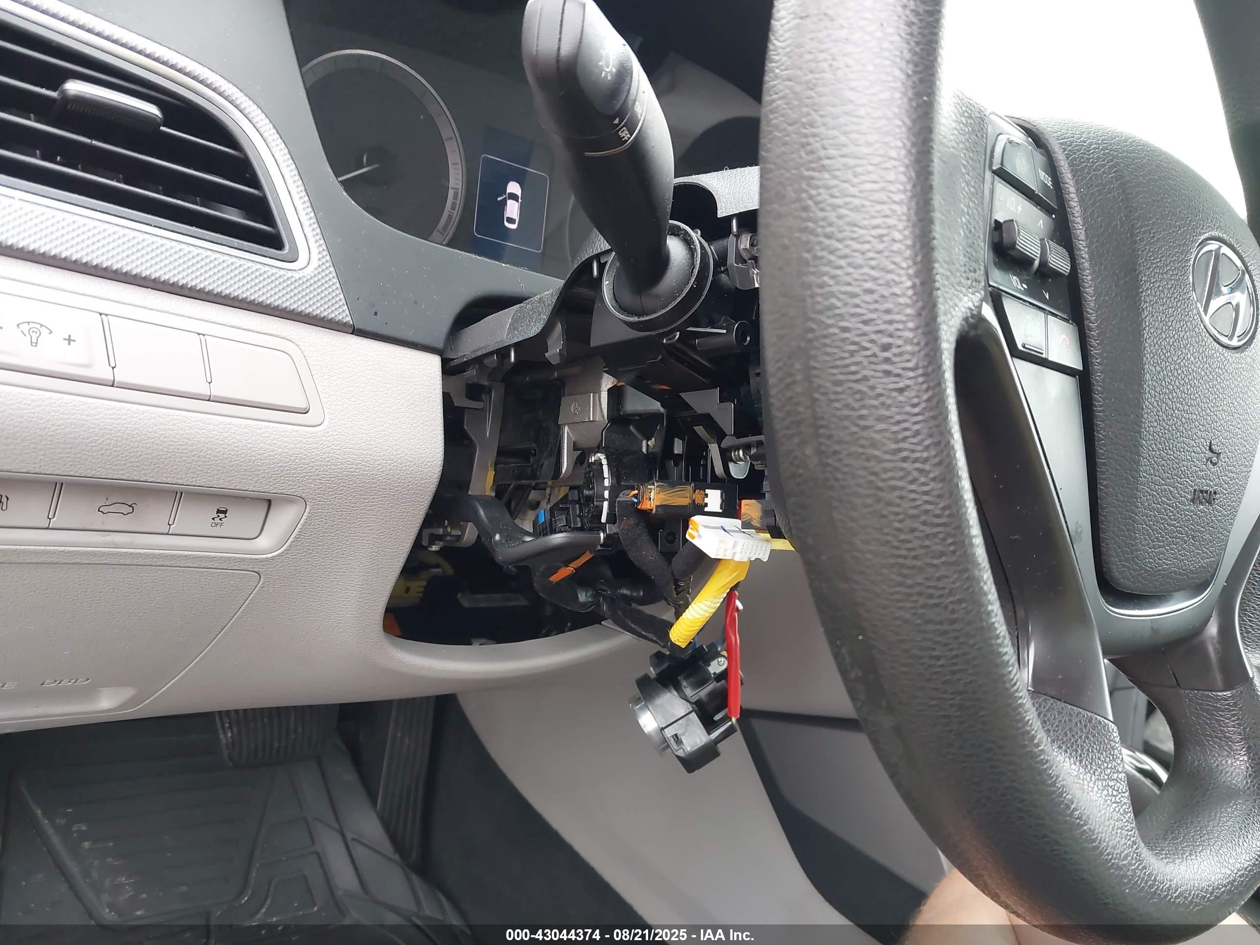 2015 Hyundai Sonata Se Серебряный vin: 5NPE24AF5FH025045