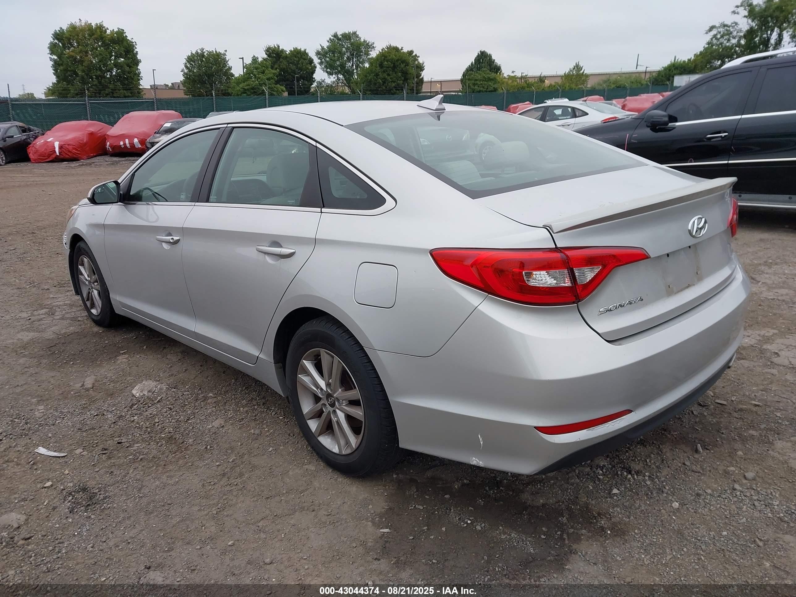 2015 Hyundai Sonata Se Серебряный vin: 5NPE24AF5FH025045