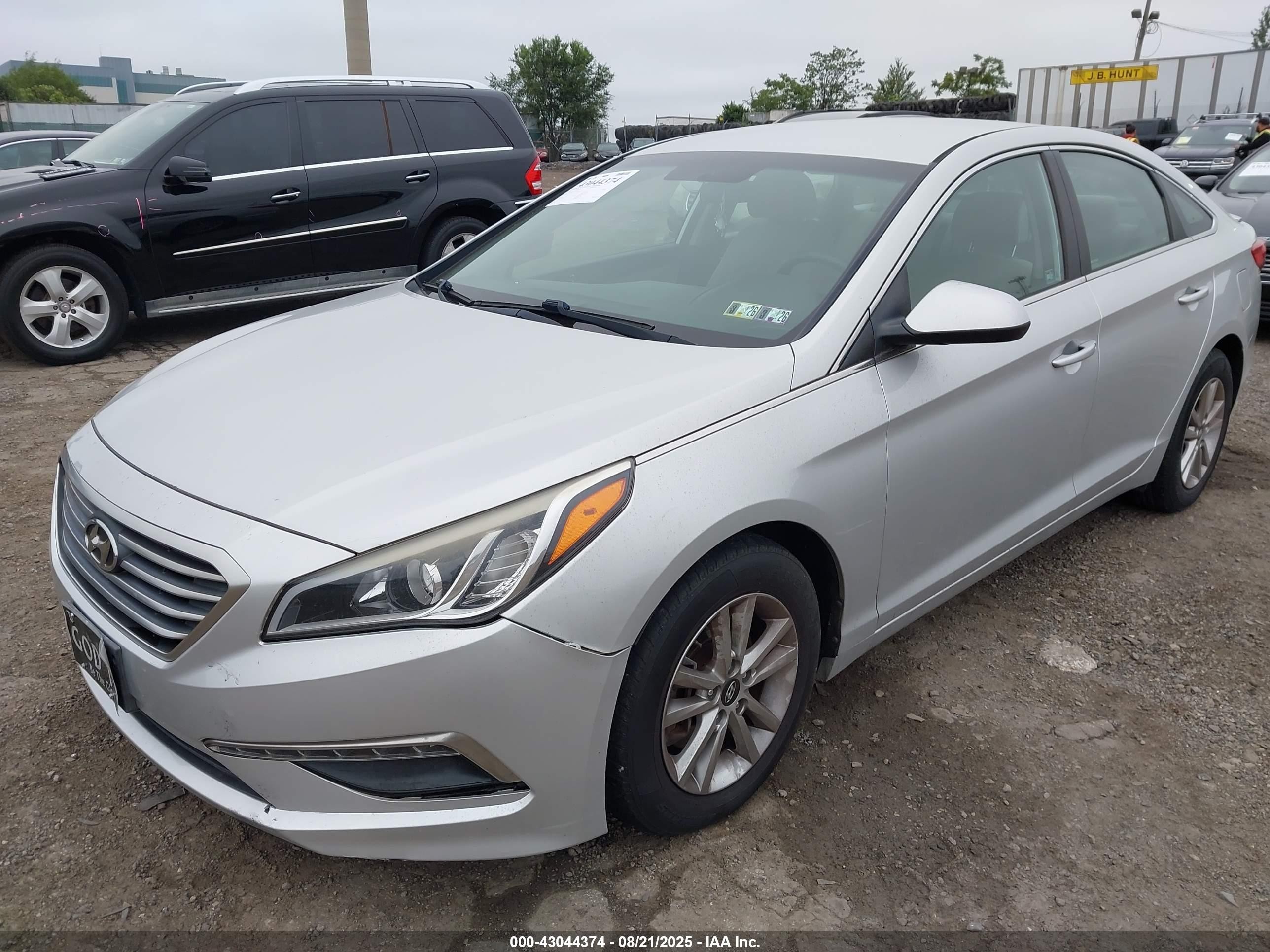 2015 Hyundai Sonata Se Серебряный vin: 5NPE24AF5FH025045
