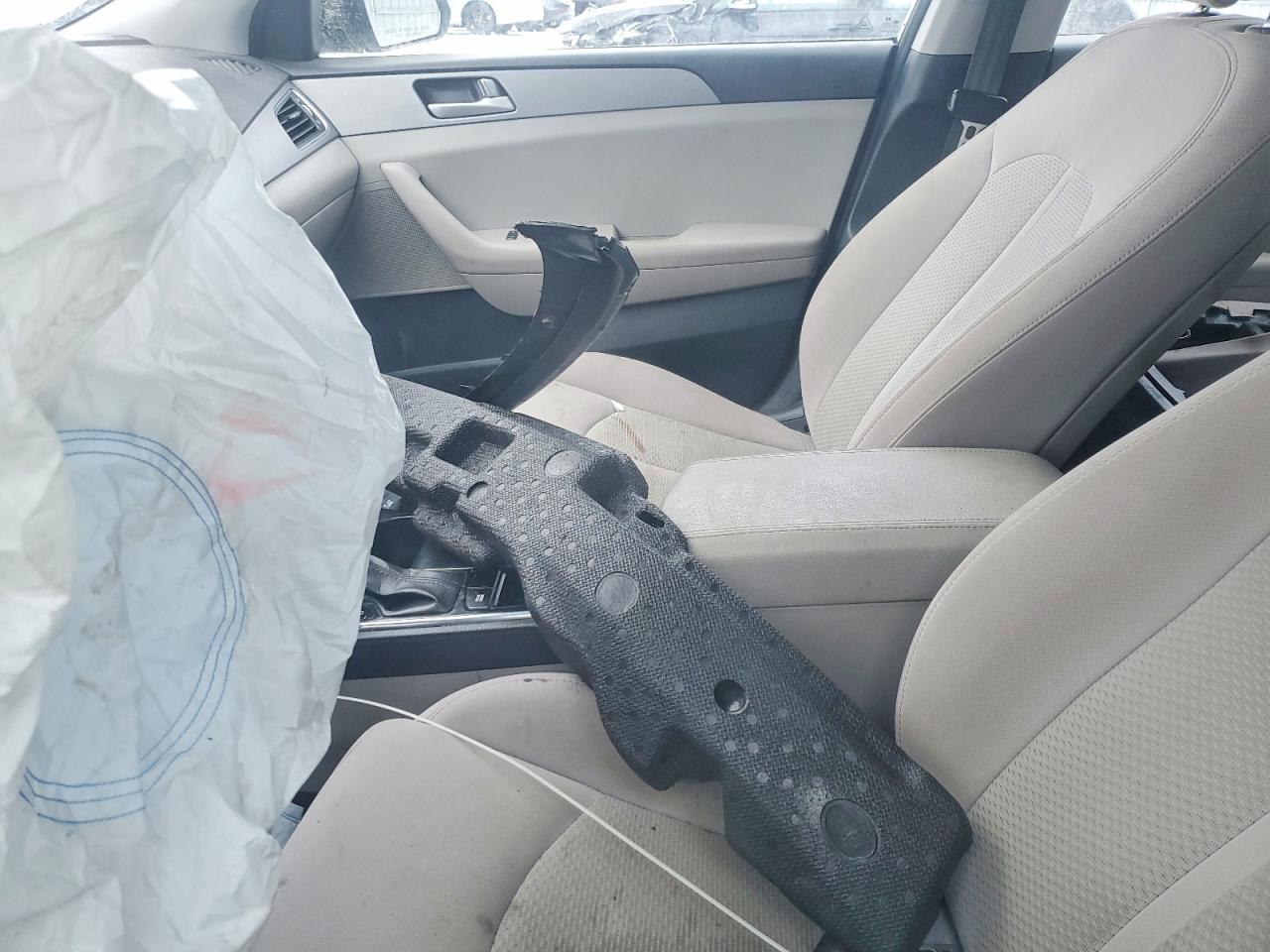 2015 Hyundai Sonata Se Черный vin: 5NPE24AF5FH131530