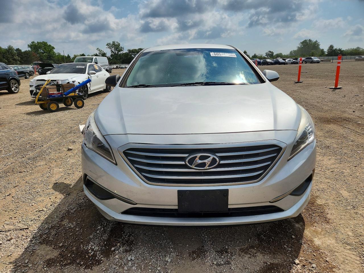 2016 Hyundai Sonata Se Silver vin: 5NPE24AF5GH420683