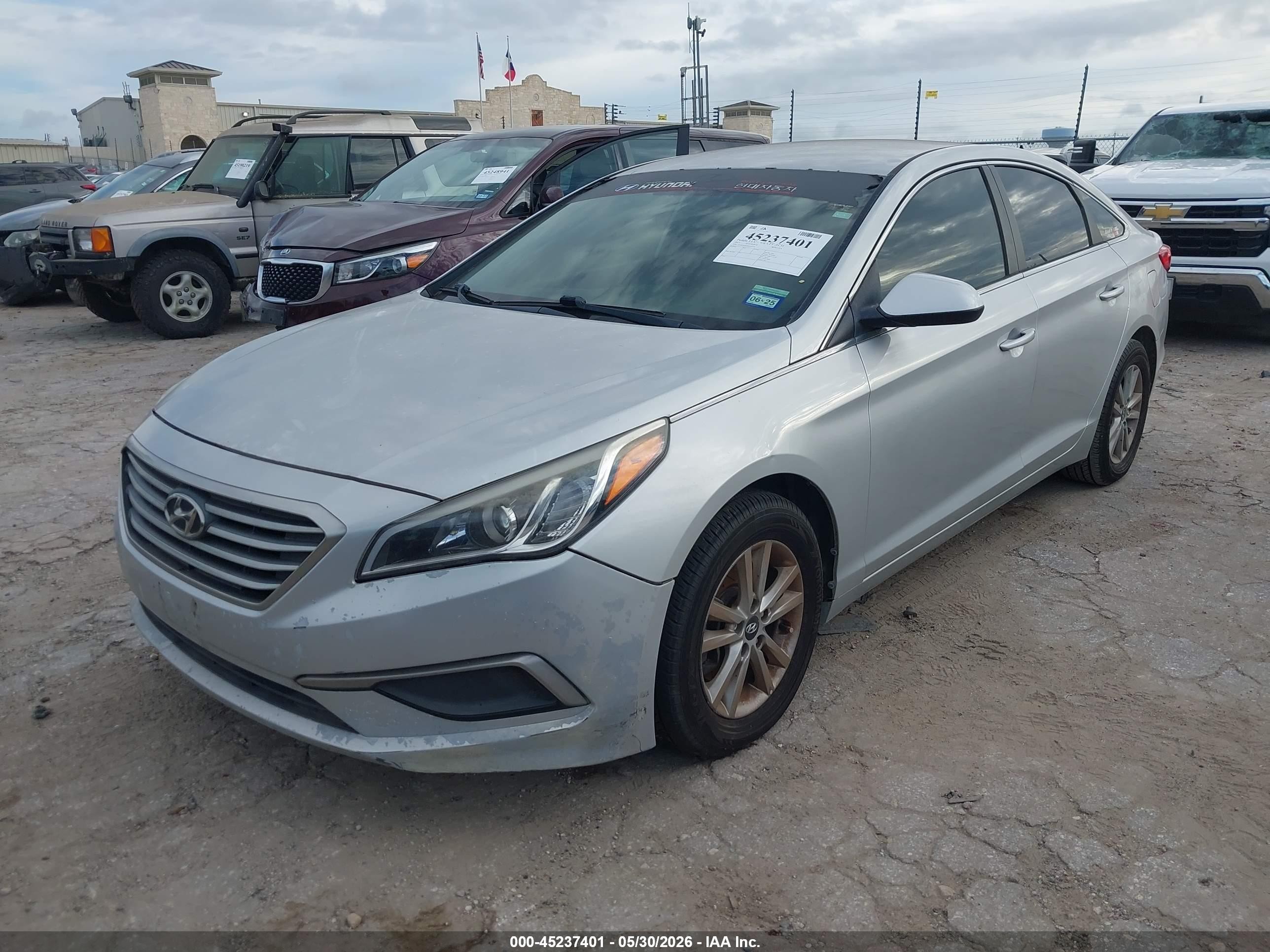 2017 Hyundai Sonata   Silver vin: 5NPE24AF5HH529131