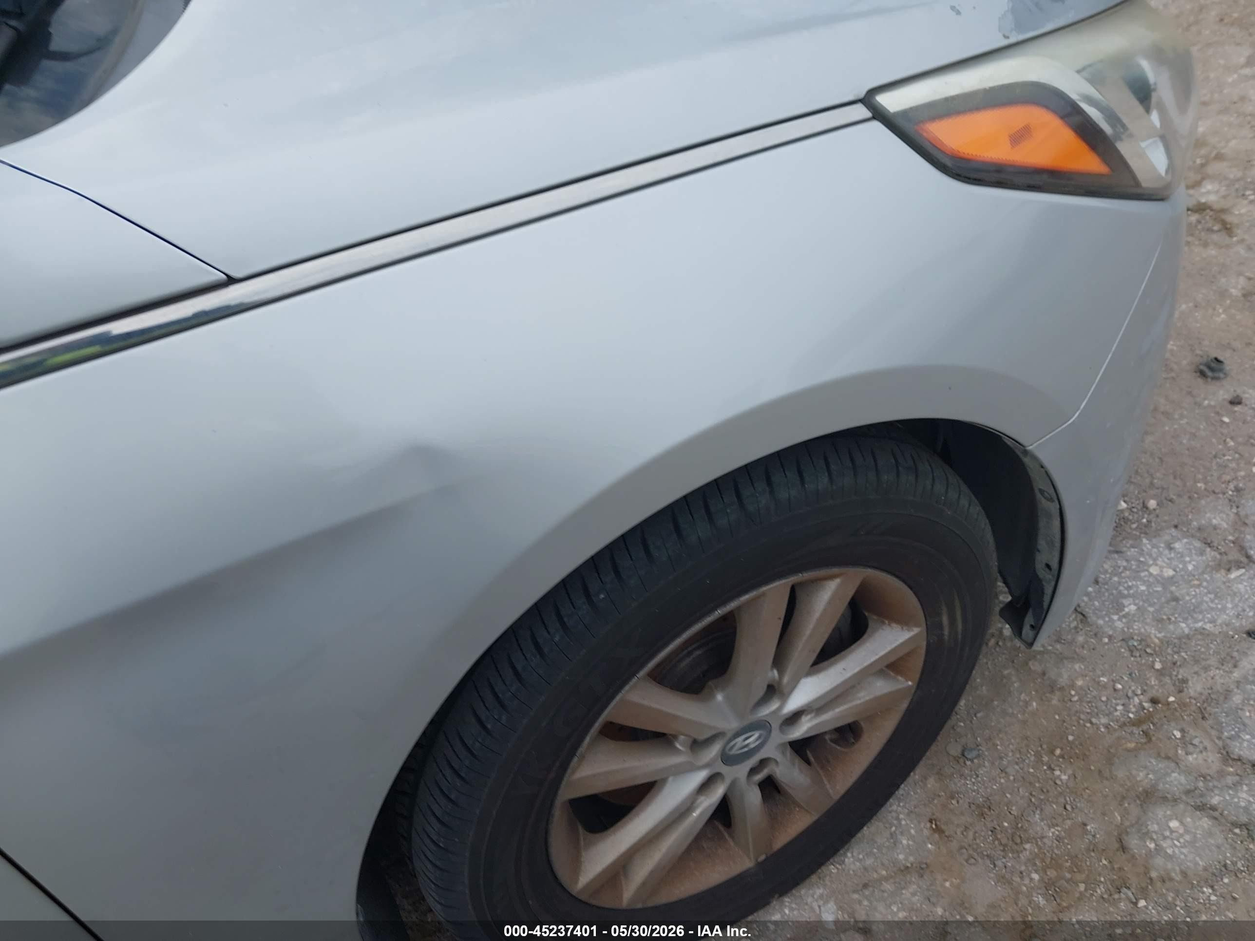 2017 Hyundai Sonata   Silver vin: 5NPE24AF5HH529131
