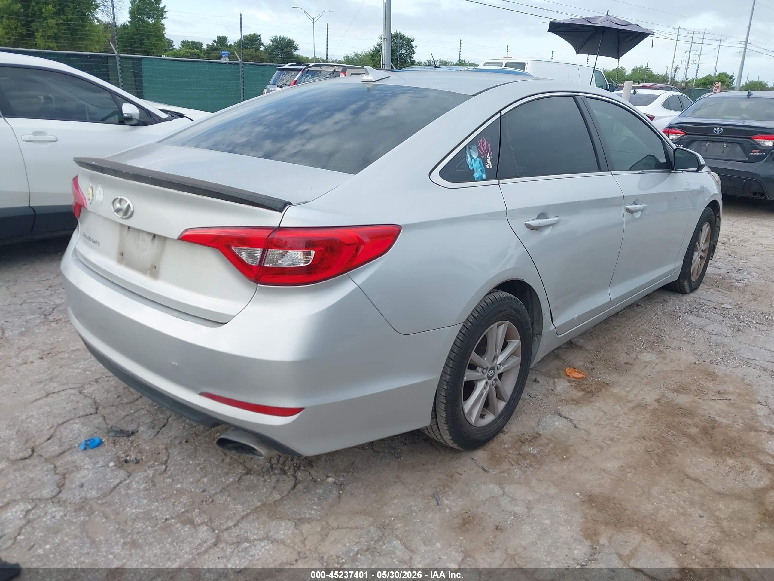 2017 Hyundai Sonata   Silver vin: 5NPE24AF5HH529131