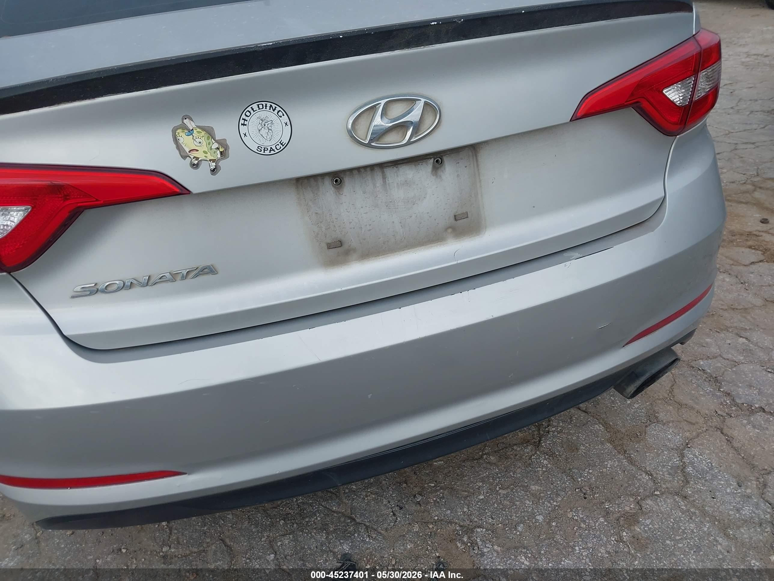 2017 Hyundai Sonata   Silver vin: 5NPE24AF5HH529131
